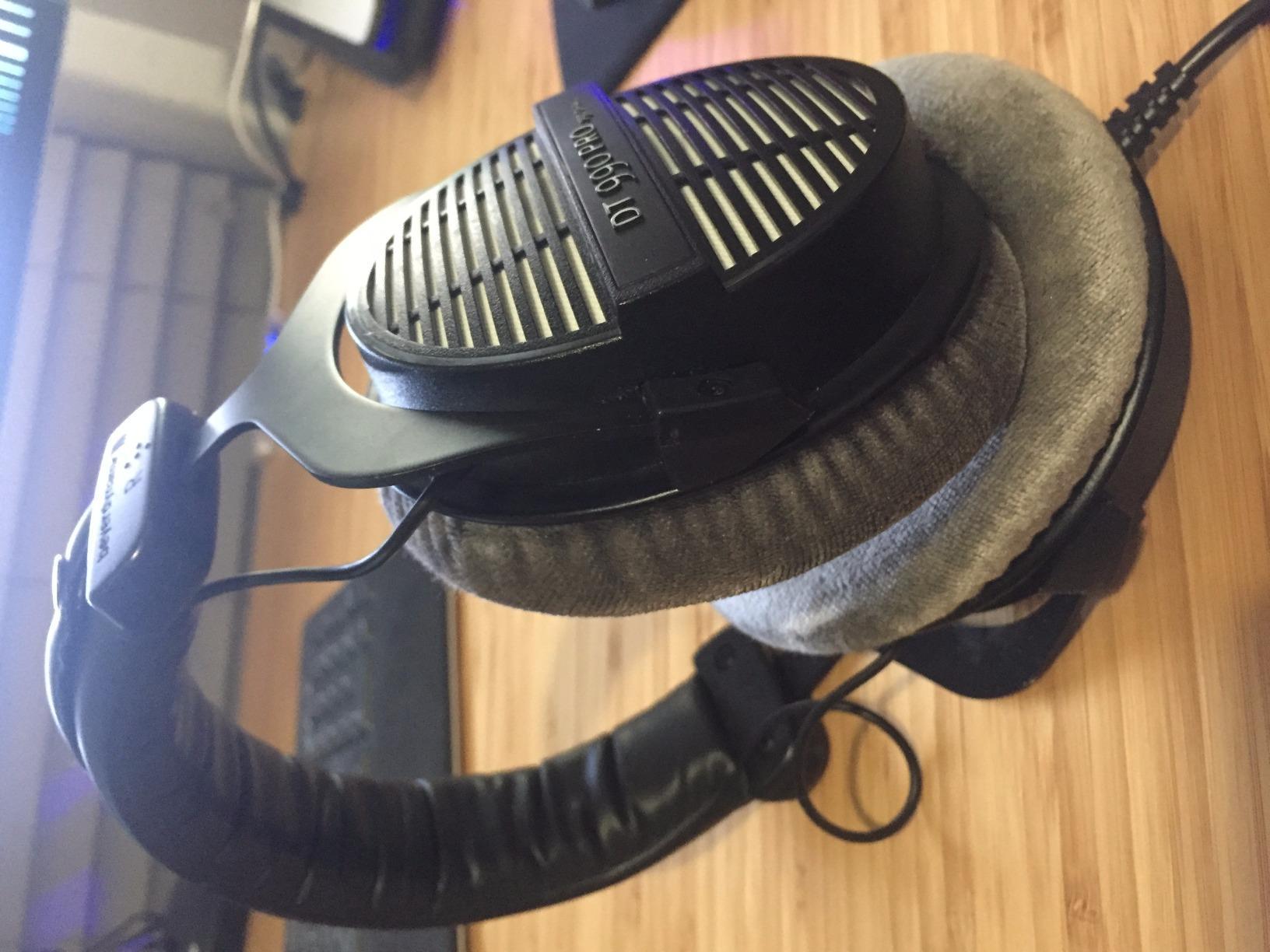 beyerdynamic DT 990 Pro 250 ohm Over-Ear Studio Headphones For Mixing, Mastering, and Editing - Customer Photo 4