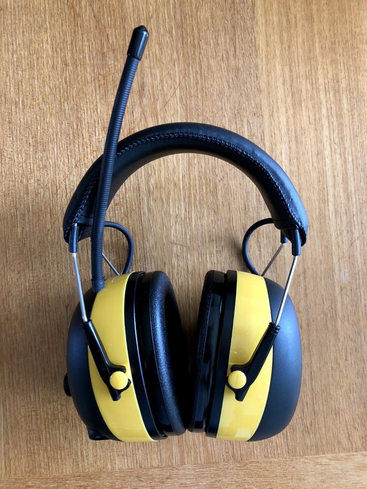 3M WorkTunes AM/FM Hearing Protector, Noise Reduction Rating (NRR) 24 dB, Radio Ear Muffs With Integrated Microphone & High Fidelity Speakers (90541H1-DC-PS) - Customer Photo 2