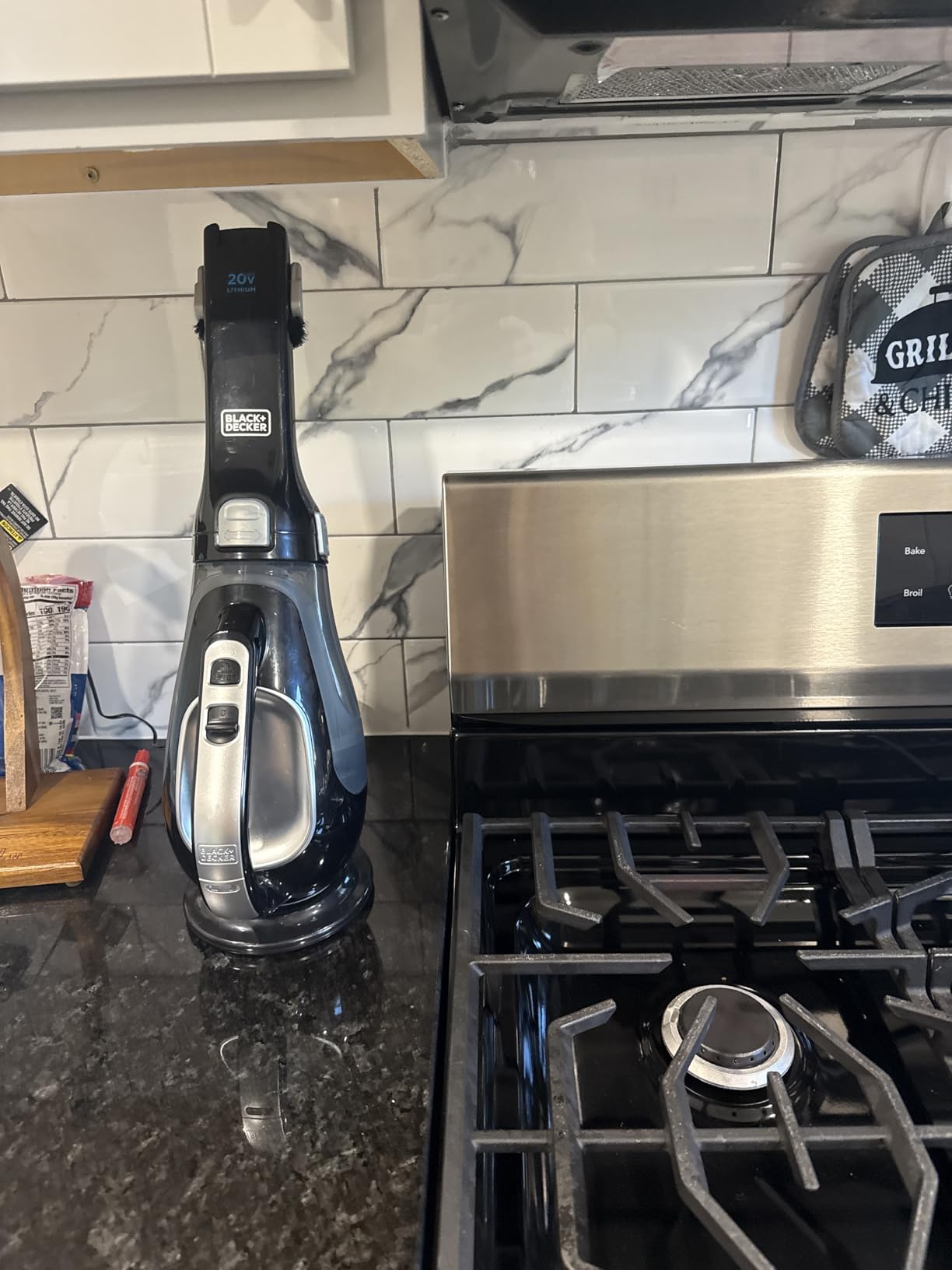 BLACK+DECKER dustbuster 20V Cordless Handheld Vacuum, Pet Hair Vacuum for Home and Car, Powerful Suction (BDH2000L) - Customer Photo 2