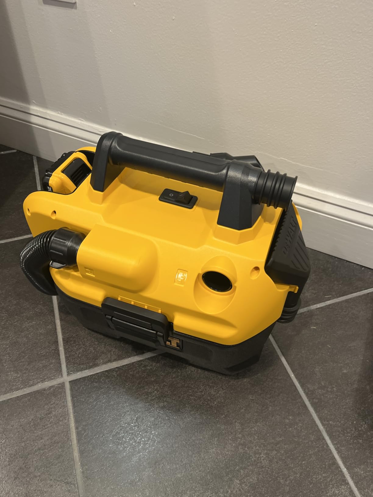 DEWALT 20V MAX Cordless Shop Vac, Shop Vacuum Wet and Dry Portable, 2 Gallon Tank Capacity Wet Dry Vacuum Cleaner, Tool Only (DCV580H) Customer Review DEWALT 20V MAX Cordless Shop Vac, Shop Vacuum Wet and Dry Portable, 2 Gallon Tank Capacity Wet Dry Vacuum Cleaner, Tool Only (DCV580H) - Customer Photo 2