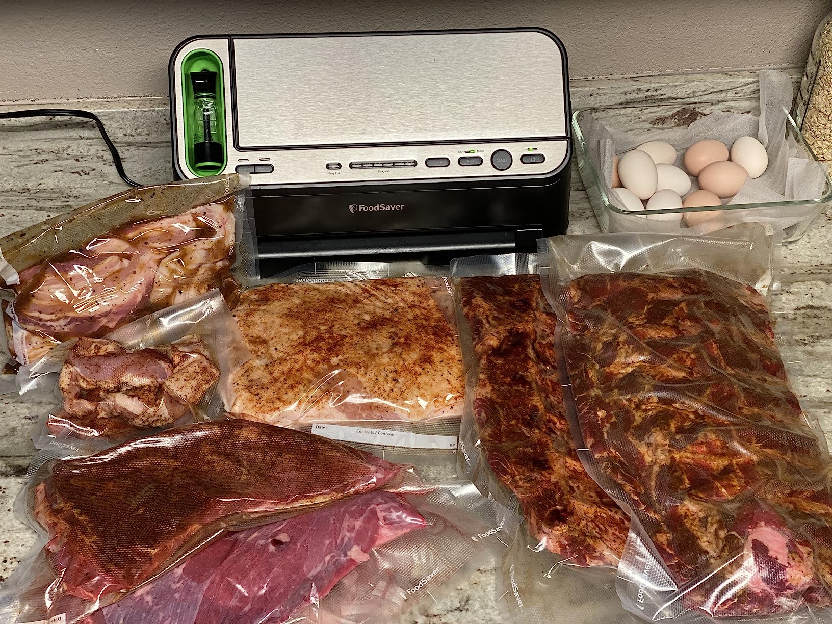 FoodSaver V4400 2-in-1 Vacuum Sealer Machine with Automatic Vacuum Sealer Bag Detection and Starter Kit - Customer Photo 1