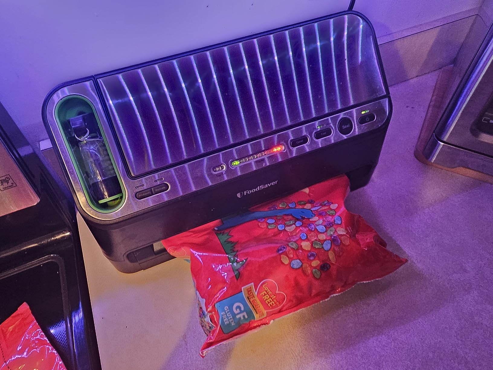 FoodSaver V4400 2-in-1 Vacuum Sealer Machine with Automatic Vacuum Sealer Bag Detection and Starter Kit customer photo 2