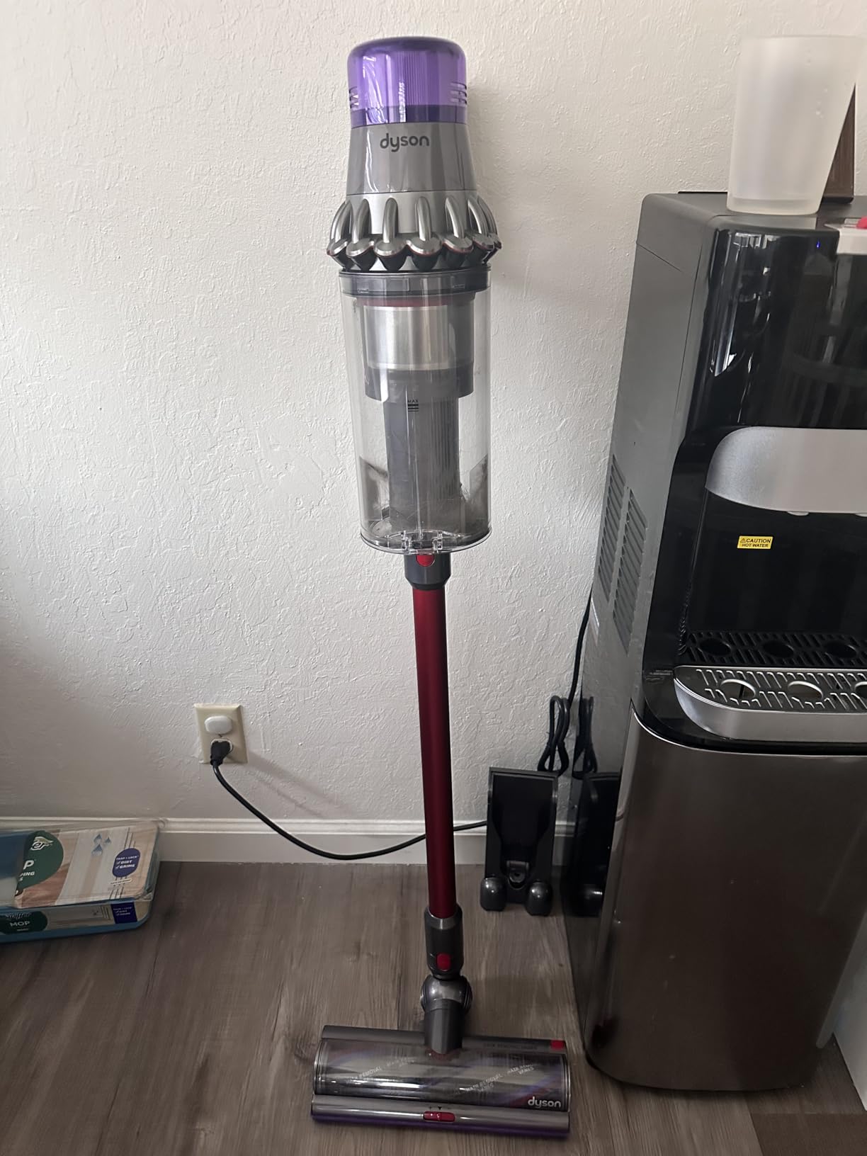 Dyson Outsize Origin Cordless Vacuum, Nickel/Red Customer Review Dyson Outsize Origin Cordless Vacuum, Nickel/Red - Customer Photo 1