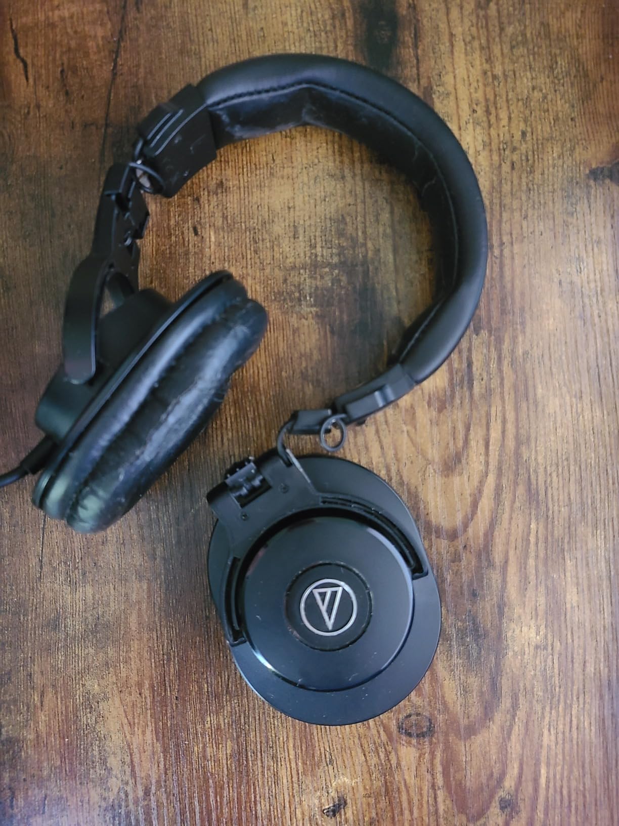 Audio-Technica ATH-M30x Professional Studio Monitor Headphones, Black - Customer Photo 3
