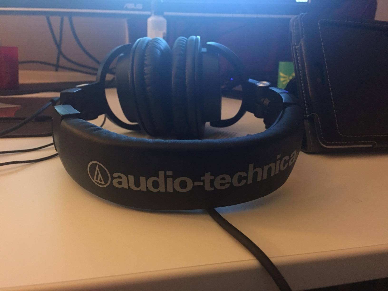 Audio-Technica ATH-M50x Professional Studio Monitor Headphones, Black - Customer Photo 1