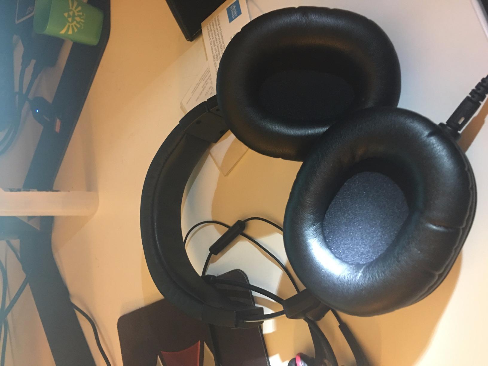 Audio-Technica ATH-M50x Professional Studio Monitor Headphones, Black - Customer Photo 2