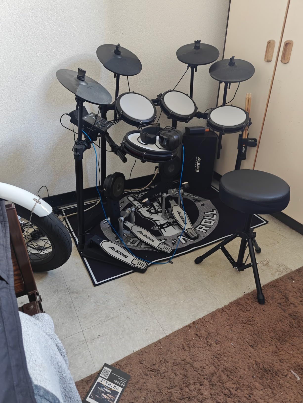 Alesis DRP100 - Over-Ear Reference Headphones Built for Professional Electronic Drum Monitoring and Superior Audio Isolation - Customer Photo 1