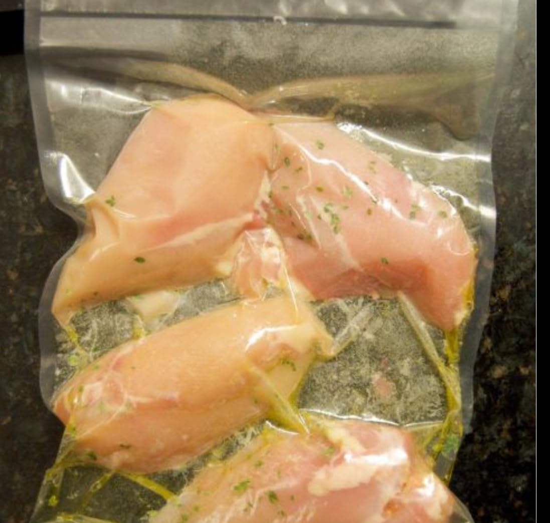 FoodSaver Vacuum Sealer Machine, Automatic Bag Detection, Sous Vide Friendly, with sealer bags, roll, handheld vacuum sealer, black - Customer Photo 1