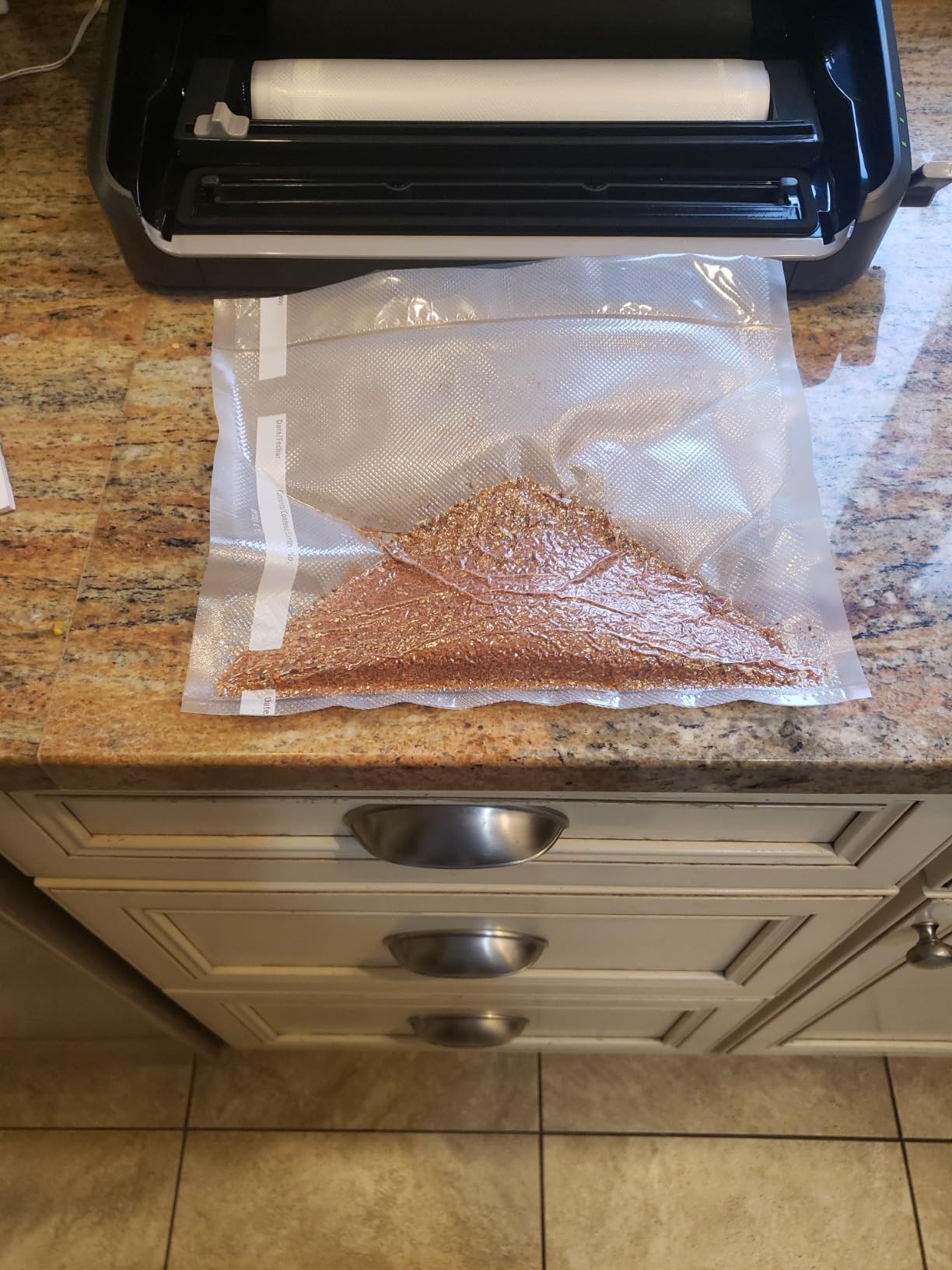 FoodSaver Vacuum Sealer Machine, Automatic Bag Detection, Sous Vide Friendly, with sealer bags, roll, handheld vacuum sealer, black customer photo 2