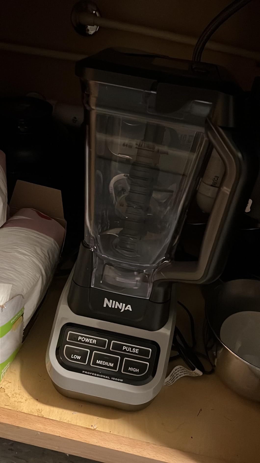 Ninja Professional Blender BL610 - 1000W, Total Crushing Technology- Smoothies, Ice Crushing & Frozen Fruit, Full-Size Countertop Blender, 72-oz. Pitcher, Black & Grey customer photo 2