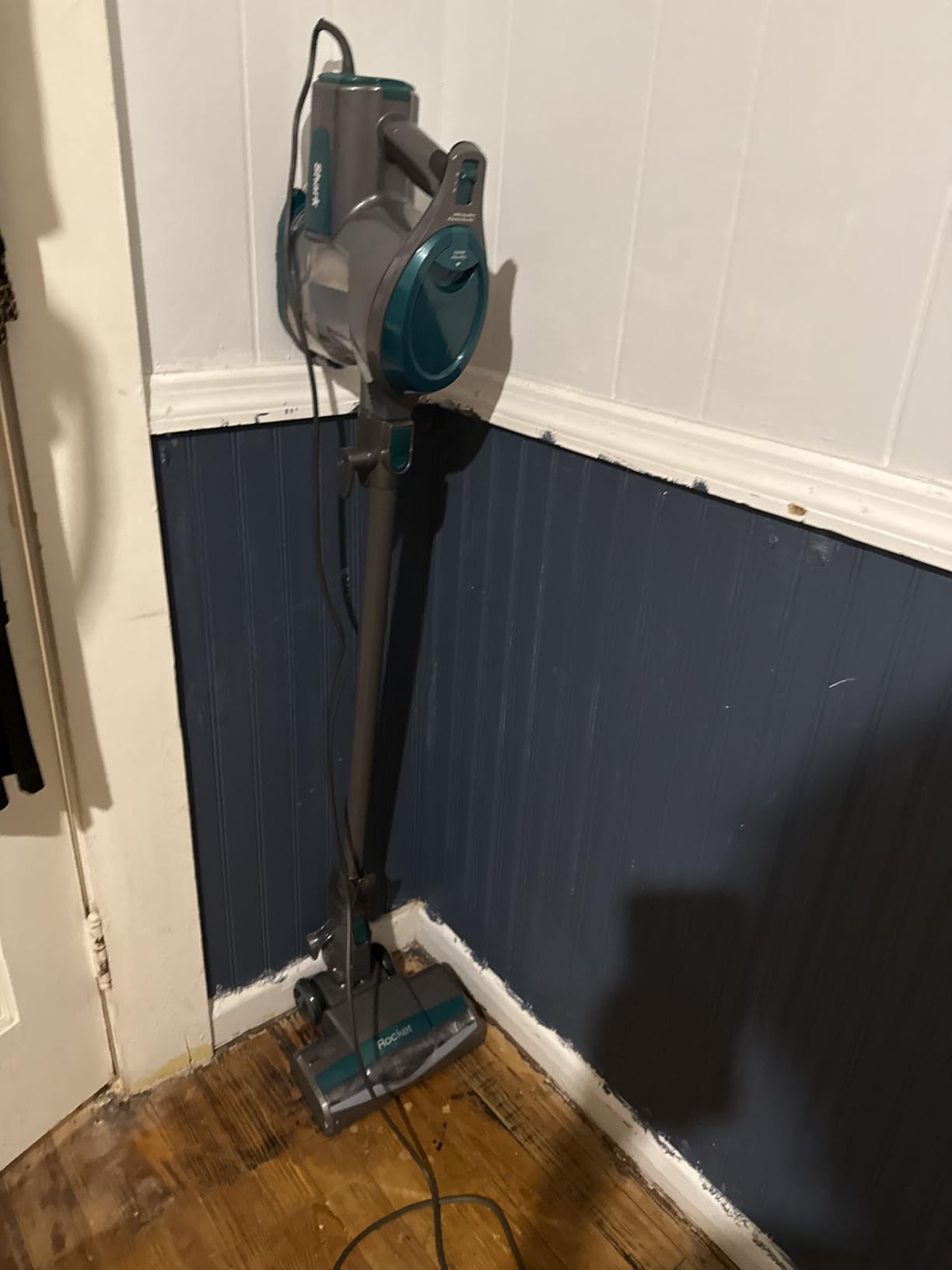 Shark HV322 Rocket Deluxe Pro Corded Stick Vacuum with LED Headlights, XL Dust Cup, Lightweight, Perfect for Pet Hair Pickup, Converts to a Hand Vacuum, with Pet Attachments, Bordeaux/Silver - Customer Photo 4