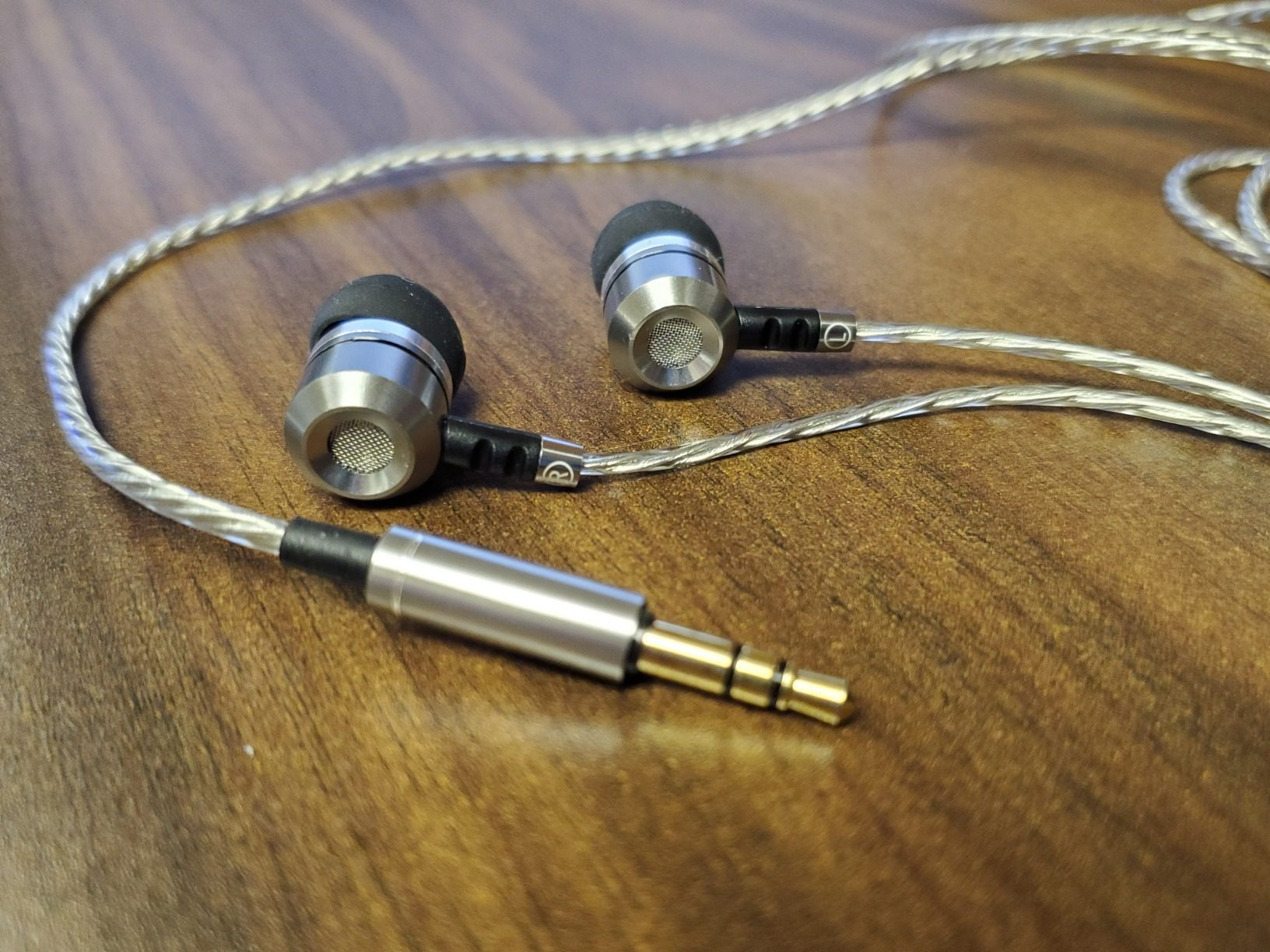 Sephia SP3060 Wired Headphones, HD Bass Driven Audio, Lightweight Aluminum Wired in Ear Earbud Headphones, S/M/L Ear Bud Tips, Earphone Case, 3.5mm Tangle-Free Cord, No Mic - Customer Photo 2