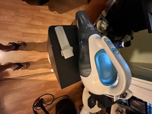 BLACK+DECKER dustbuster Cordless Handheld Vacuum, Portable Vacuum for Car and Home Rechargeable, Powerful Suction, Wide Mouth (HHVI315JO42) - Customer Photo 1