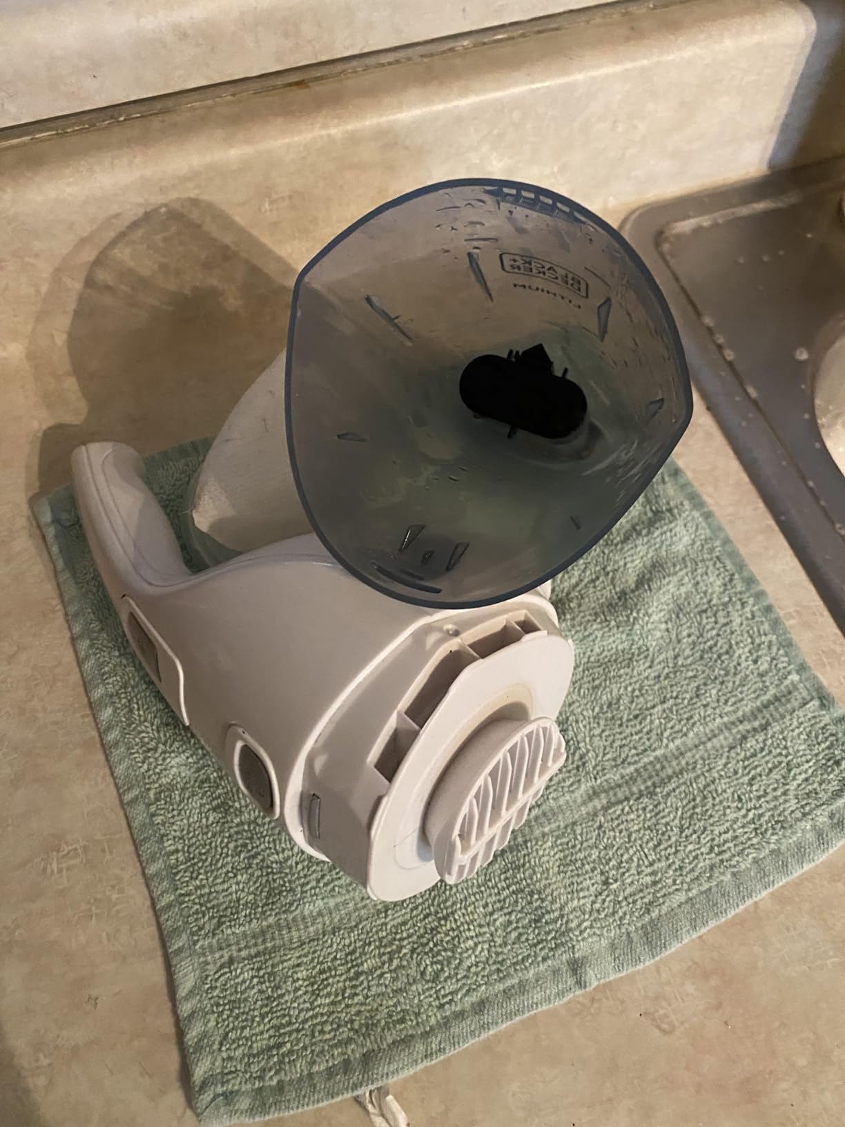 BLACK+DECKER Cordless Lithium Handheld Power Vacuum with Wall Mount Base and Charger, White (HNV220BCZ10FF) - Customer Photo 3