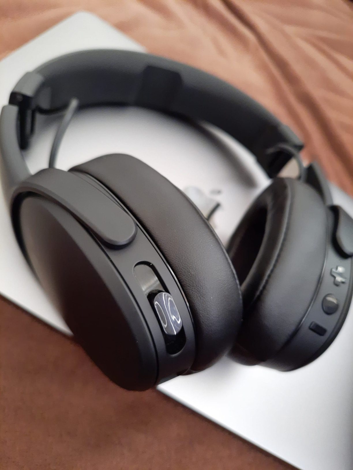 Skullcandy Crusher Wireless Bluetooth Headphones with Multi-Sensory Bass, Noise Isolating Over-Ear Fit, Up to 40 Hours Battery, Microphone for iPhone Android with Travel Bag - Black - Customer Photo 1