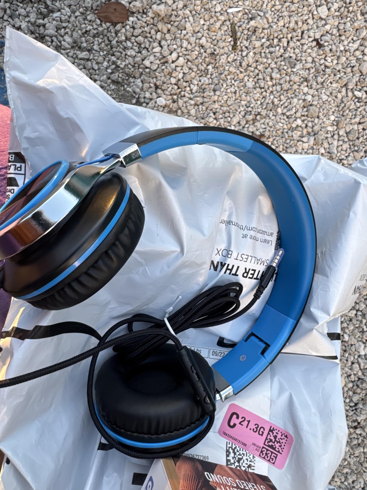 AILIHEN C8 Wired Headphones with Microphone and Volume Control Folding Lightweight Corded Headset for Cellphones Tablets Chromebook Phones Smartphones Laptop Computer PC Mp3/4 (Grey/Mint) - Customer Photo 2