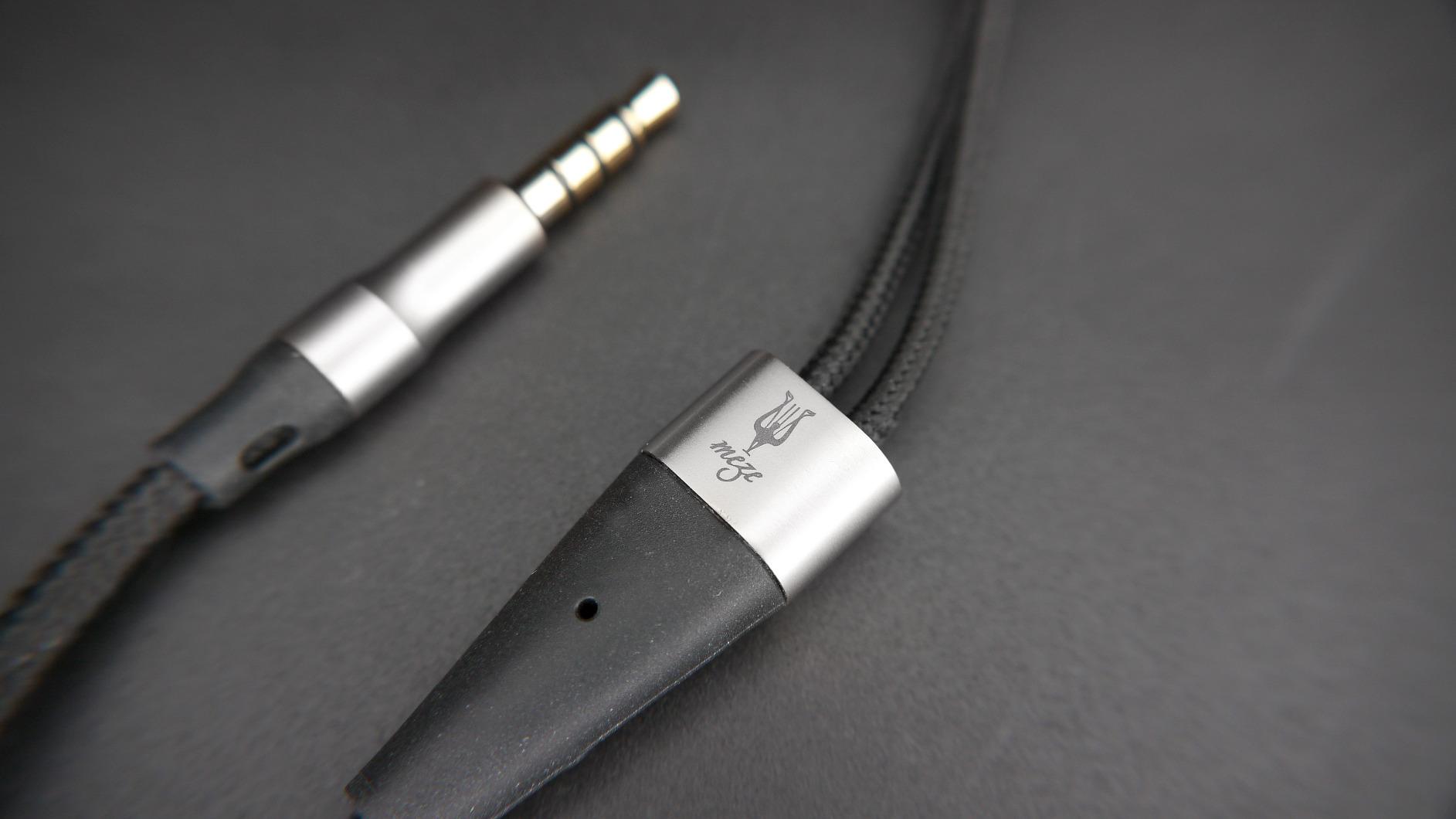 MEZE AUDIO | 99 Classics Walnut Silver | Wooden Closed-Back Headphones for Audiophiles | Gaming | Podcasts | Home Office | Wired Over-Ear Headphones with Mic and Self Adjustable Headband - Customer Photo 2