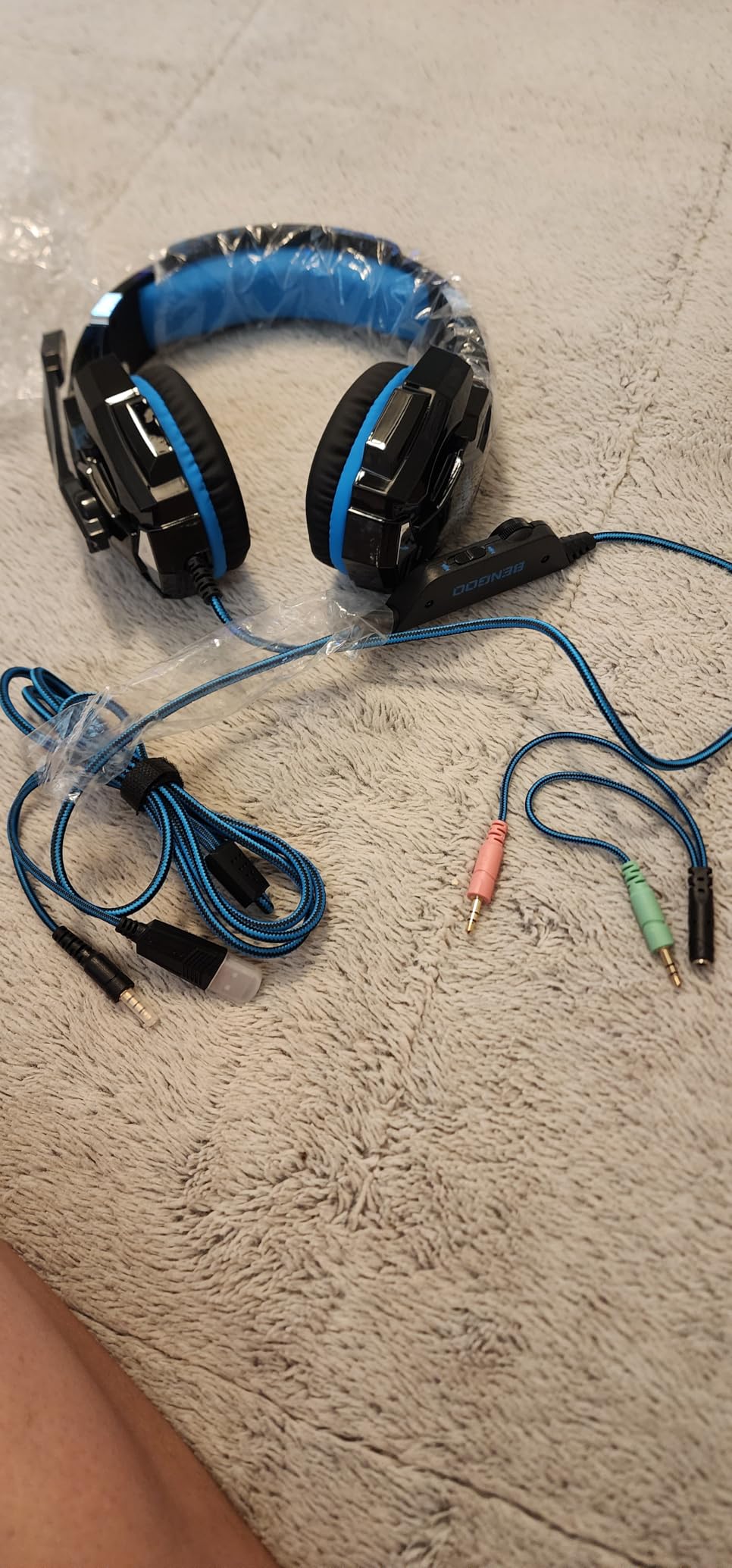 BENGOO G9000 Stereo Gaming Headset for PS4 PC Xbox One PS5 Controller, Noise Cancelling Over Ear Headphones with Mic, LED Light, 7.1 Surround Sound, Soft Memory Earmuffs for Nintendo Xbox Series X|S Customer Review BENGOO G9000 Stereo Gaming Headset for PS4 PC Xbox One PS5 Controller, Noise Cancelling Over Ear Headphones with Mic, LED Light, 7.1 Surround Sound, Soft Memory Earmuffs for Nintendo Xbox Series X|S - Customer Photo 1