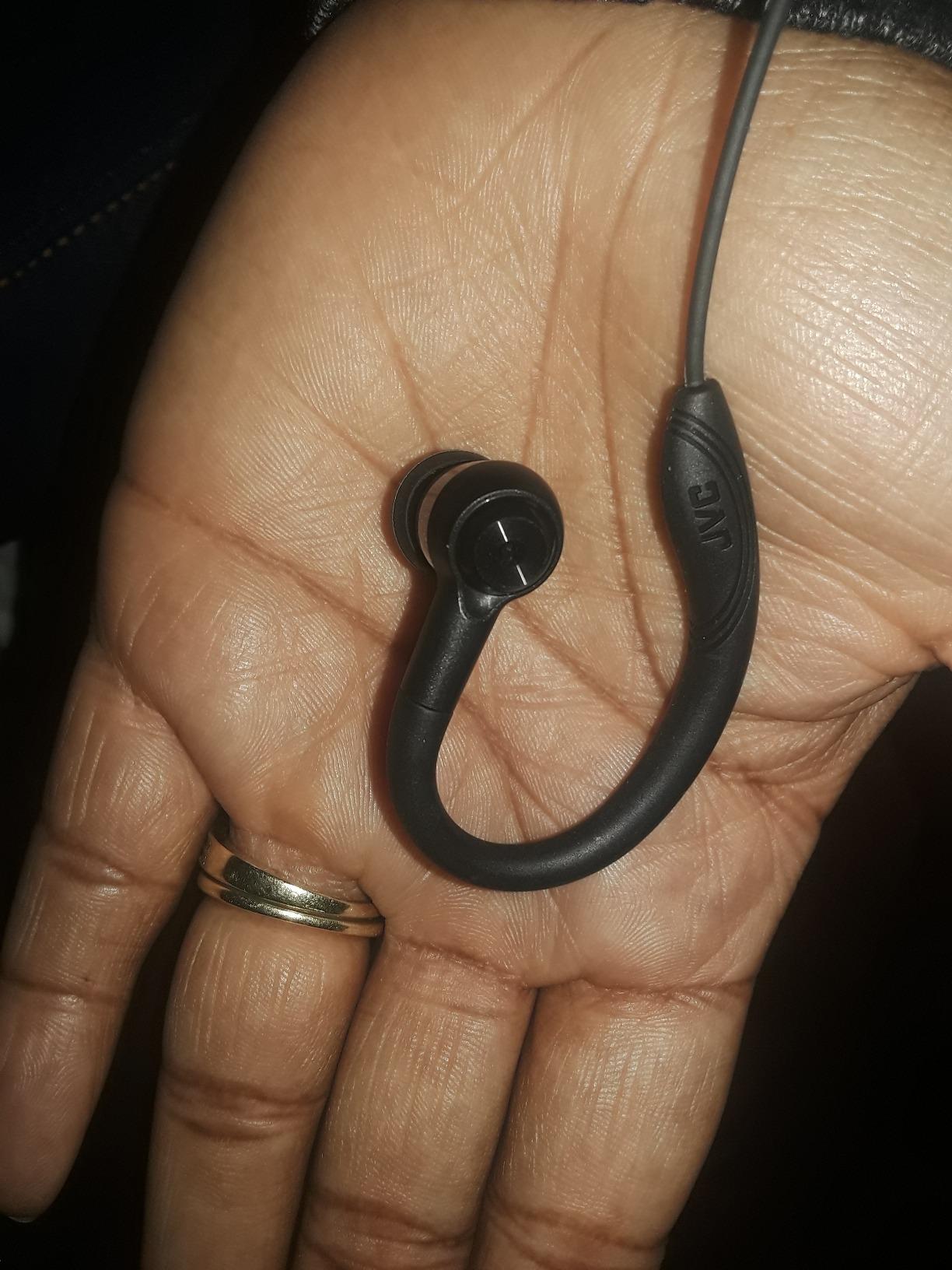 JVC Earclip Earbud Sport Earbud Earclip Black (HAEC10B) (HA-EC10B) Customer Review JVC Earclip Earbud Sport Earbud Earclip Black (HAEC10B) (HA-EC10B) - Customer Photo 3