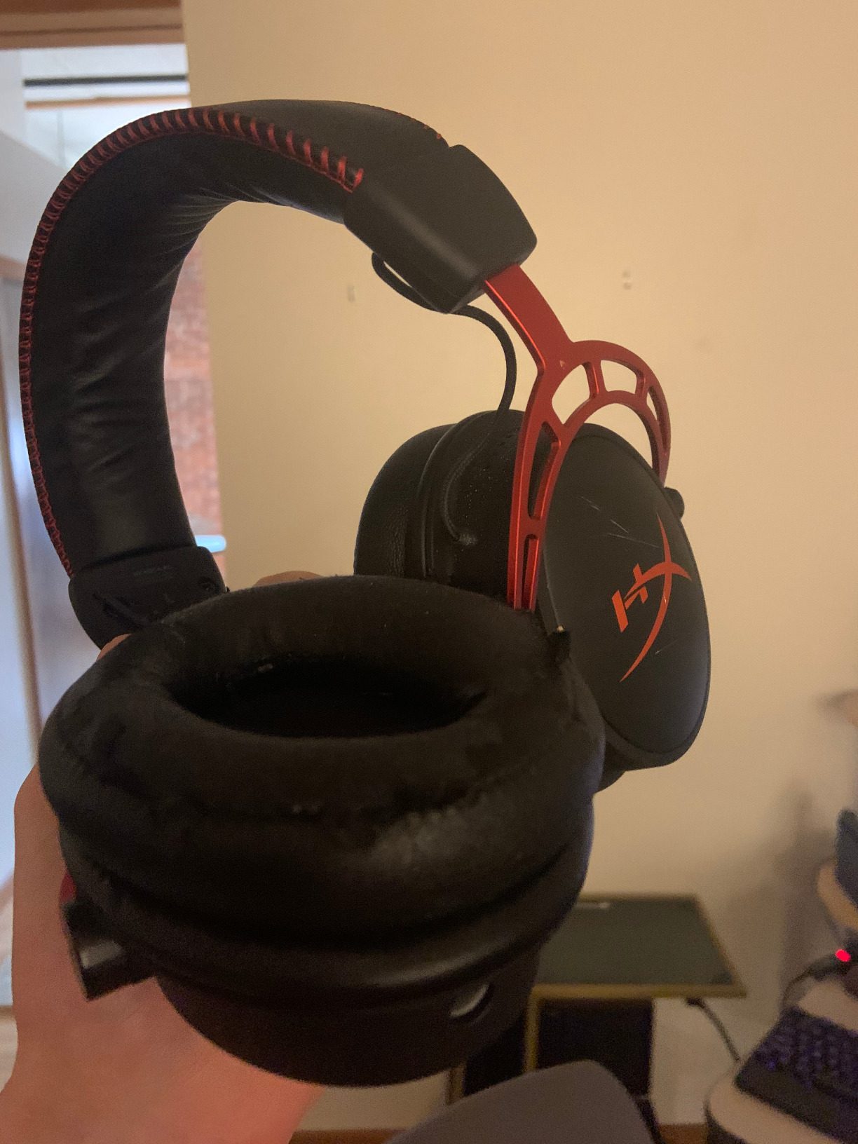 HyperX Cloud Alpha - Gaming Headset, Dual Chamber Drivers, Legendary Comfort, Aluminum Frame, Detachable Microphone, Works on PC, PS4, PS5, Xbox One/ Series X|S, Nintendo Switch and Mobile – Red Customer Review HyperX Cloud Alpha - Gaming Headset, Dual Chamber Drivers, Legendary Comfort, Aluminum Frame, Detachable Microphone, Works on PC, PS4, PS5, Xbox One/ Series X|S, Nintendo Switch and Mobile – Red - Customer Photo 1