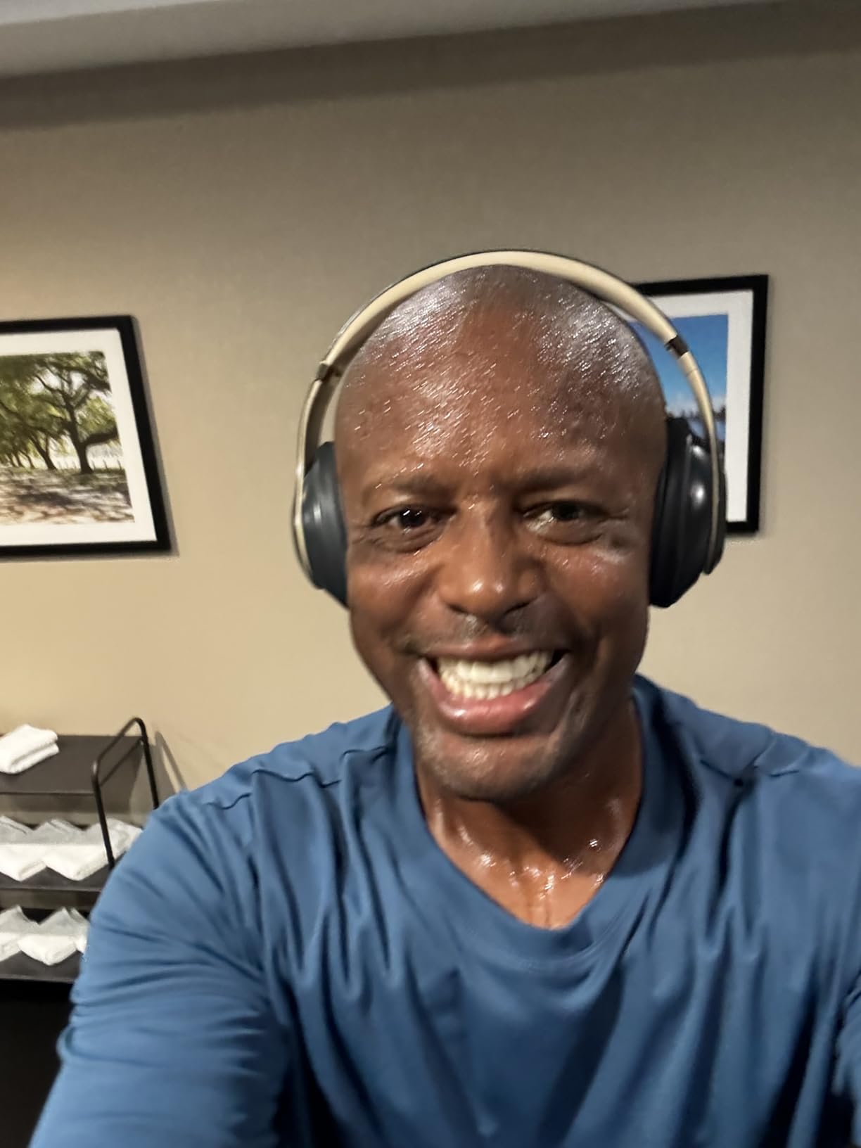 Beats Studio3 Wireless Noise Cancelling Over-Ear Headphones - Apple W1 Headphone Chip, Class 1 Bluetooth, Active Noise Cancelling, 22 Hours of Listening Time - Matte Black (Previous Model) Customer Review Beats Studio3 Wireless Noise Cancelling Over-Ear Headphones - Apple W1 Headphone Chip, Class 1 Bluetooth, Active Noise Cancelling, 22 Hours of Listening Time - Matte Black (Previous Model) - Customer Photo 1