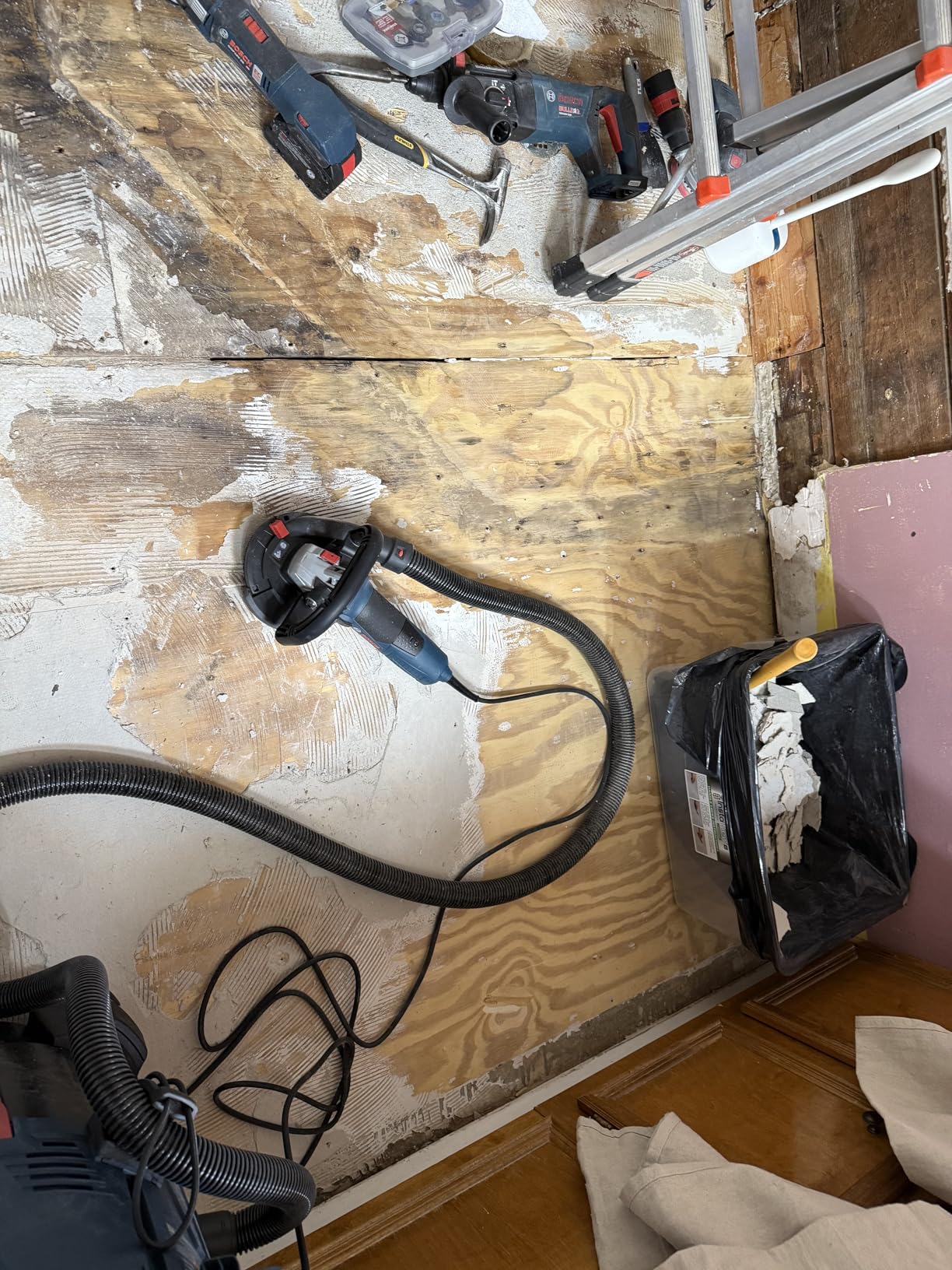 BOSCH VAC090AH Portable 9 Gallon Dust Extractor with Auto Filter Clean and HEPA Filter - Customer Photo 2