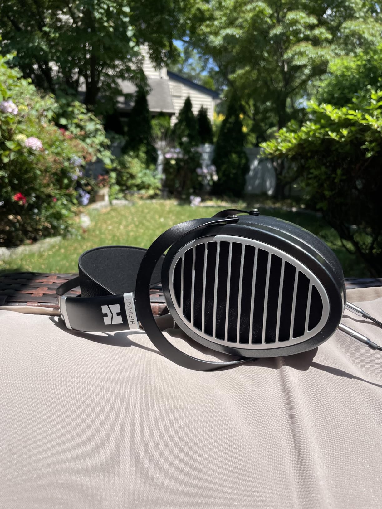 HIFIMAN Ananda Over-Ear Full-Size Open-Back Planar Magnetic Headphones with Stealth Magnet, Comfortable Earpads, Detachable Cable for Home and Studio - Customer Photo 2