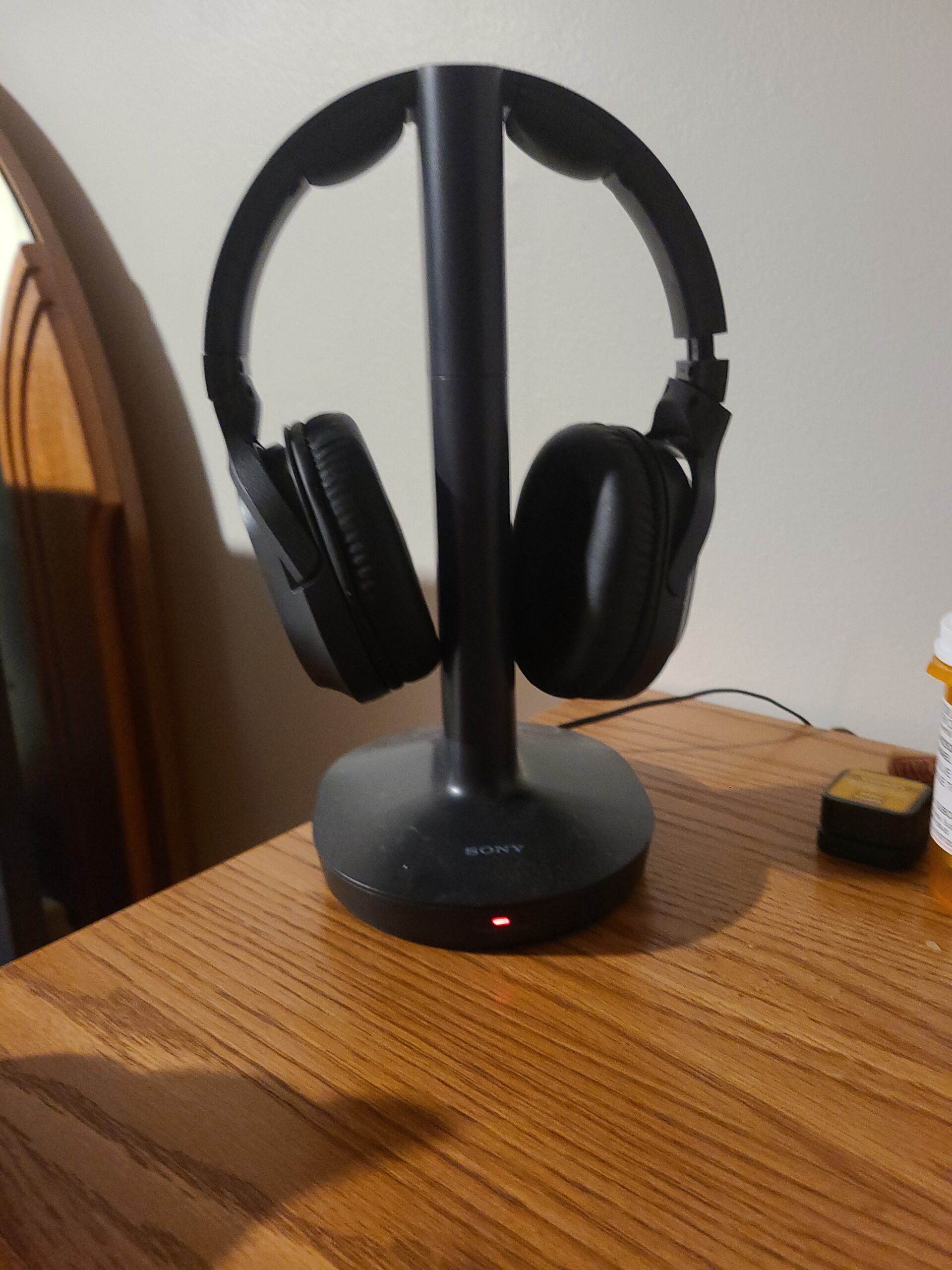 Sony RF400 Wireless Home Theater Headphones for Watching TV (WHRF400), Black, 2.9 (Requires use of RCA Audio Out or Headphone Jack on Television) - Customer Photo 1