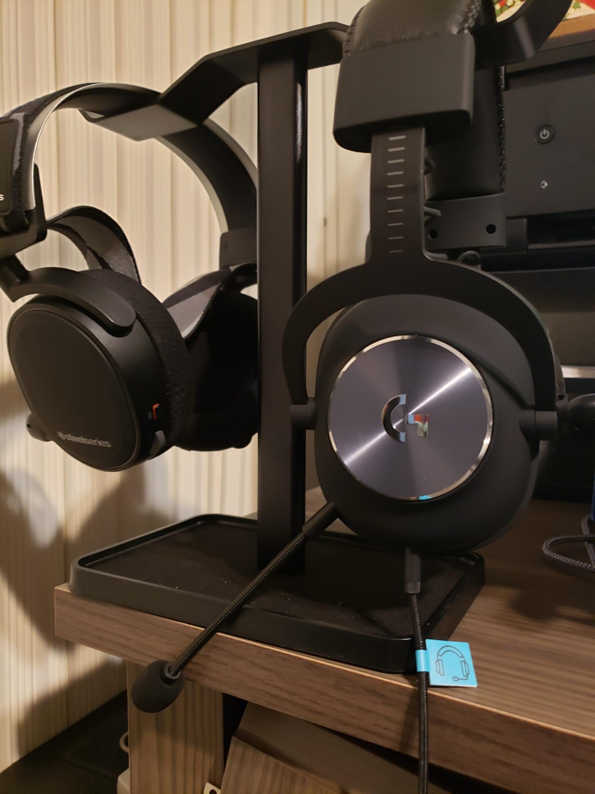 Avantree Neetto HS908 - Dual Headphones Stand for Desk, Aluminum Alloy & Metal Gaming Headsets Holder Hanger - Customer Photo 4