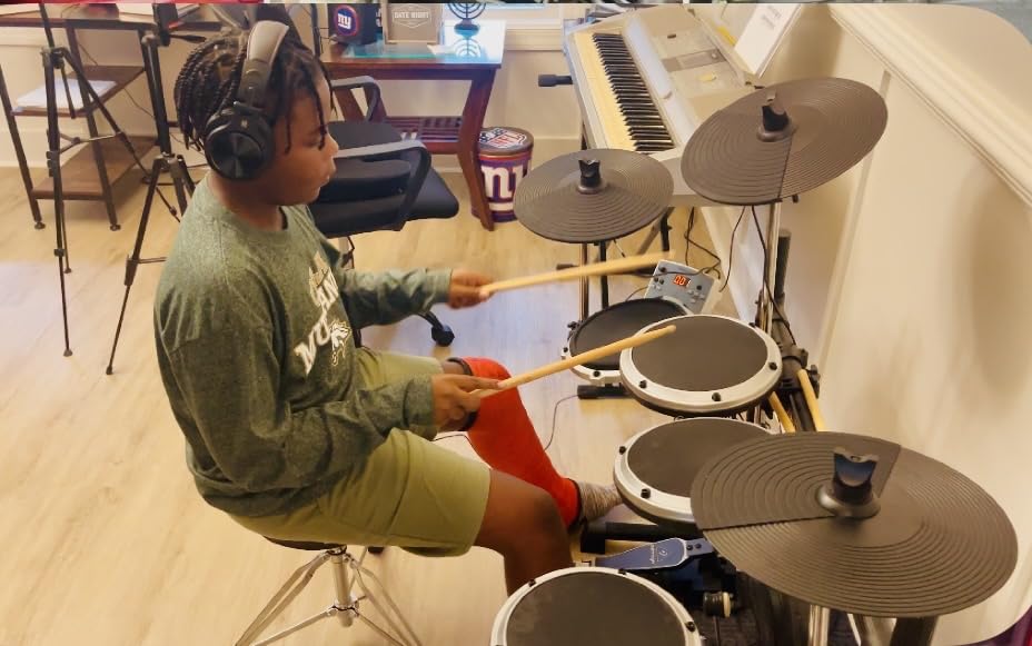 OneOdio A70 Bluetooth Over Ear Headphones, Wireless Headphones with 72H Playtime, Hi-Res, Built-in Mic, 3.5mm/6.35mm Wired Audio Jack for Studio Monitor & Mixing DJ Guitar AMP, Computer Laptop PC - Customer Photo 2