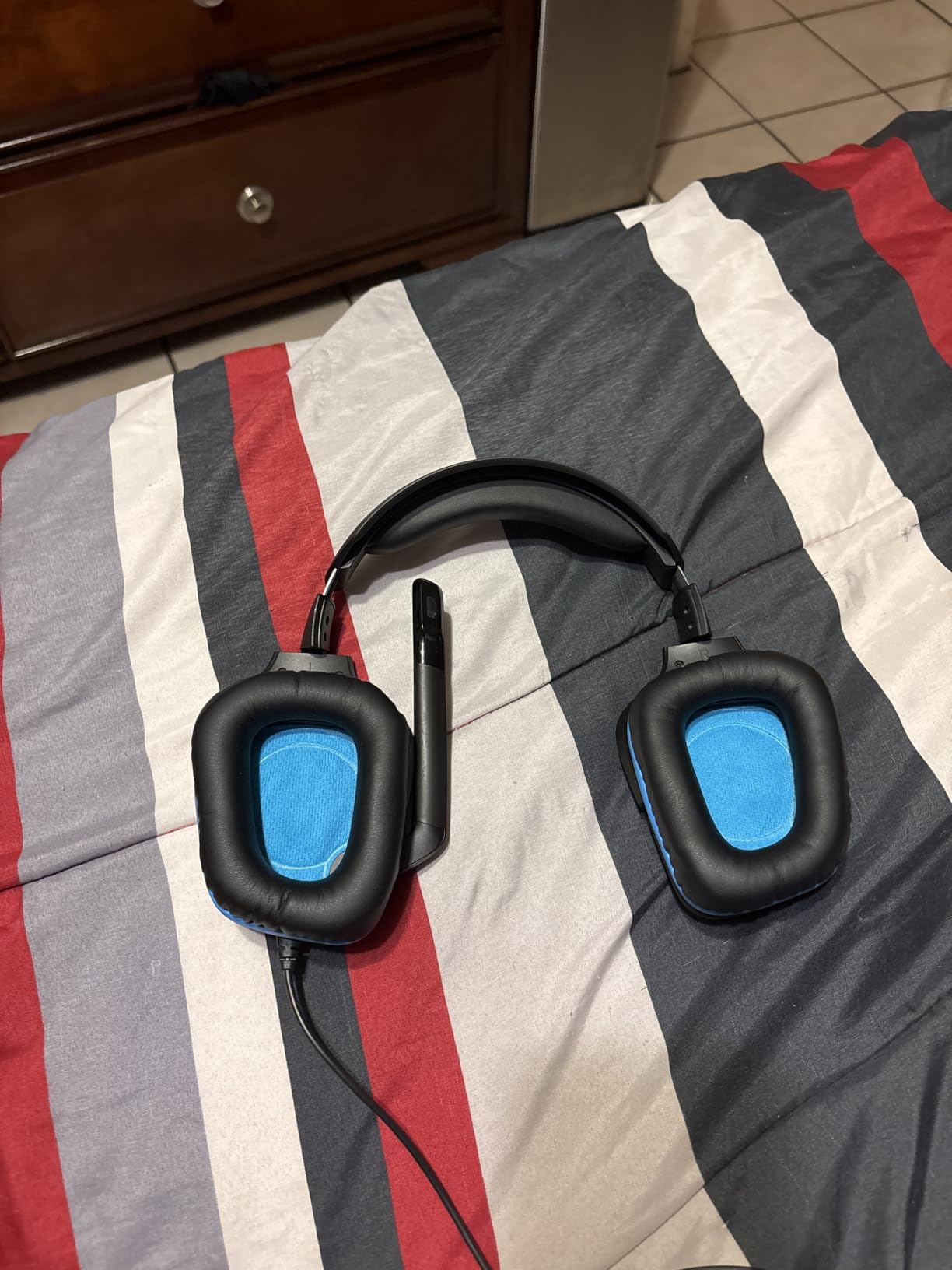 Logitech G432 Wired Gaming Headset, 7.1 Surround Sound, DTS Headphone:X 2.0, Flip-to-Mute Mic, PC (Leatherette) Black/Blue - Customer Photo 1