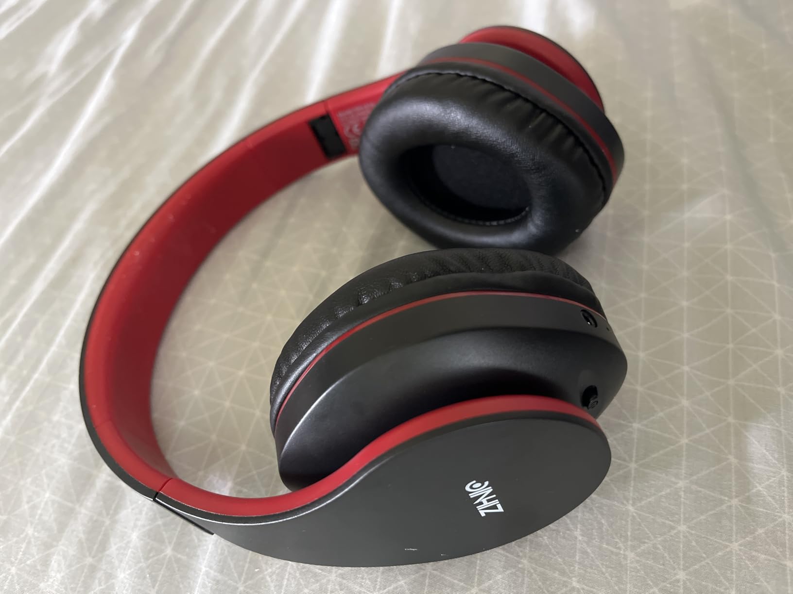 ZIHNIC Bluetooth Headphones Over-Ear, Foldable Wireless and Wired Stereo Headset Micro SD/TF, FM for Cell Phone,PC,Soft Earmuffs &Light Weight for Prolonged Wearing (Black/red) - Customer Photo 2