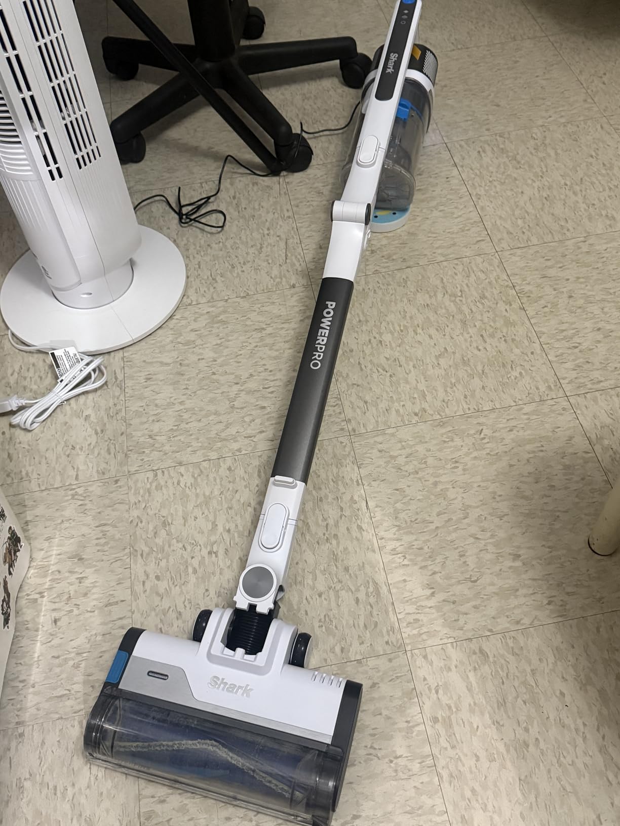 Shark | Pet Cordless Vacuum Cleaner | LED Headlights | Removable Handheld Vacuum for Pet Hair | Crevice Tool & Pet Multi-Tool Included | 40min Runtime | For Carpet & Hard Floors | Grey | IX141 - Customer Photo 5