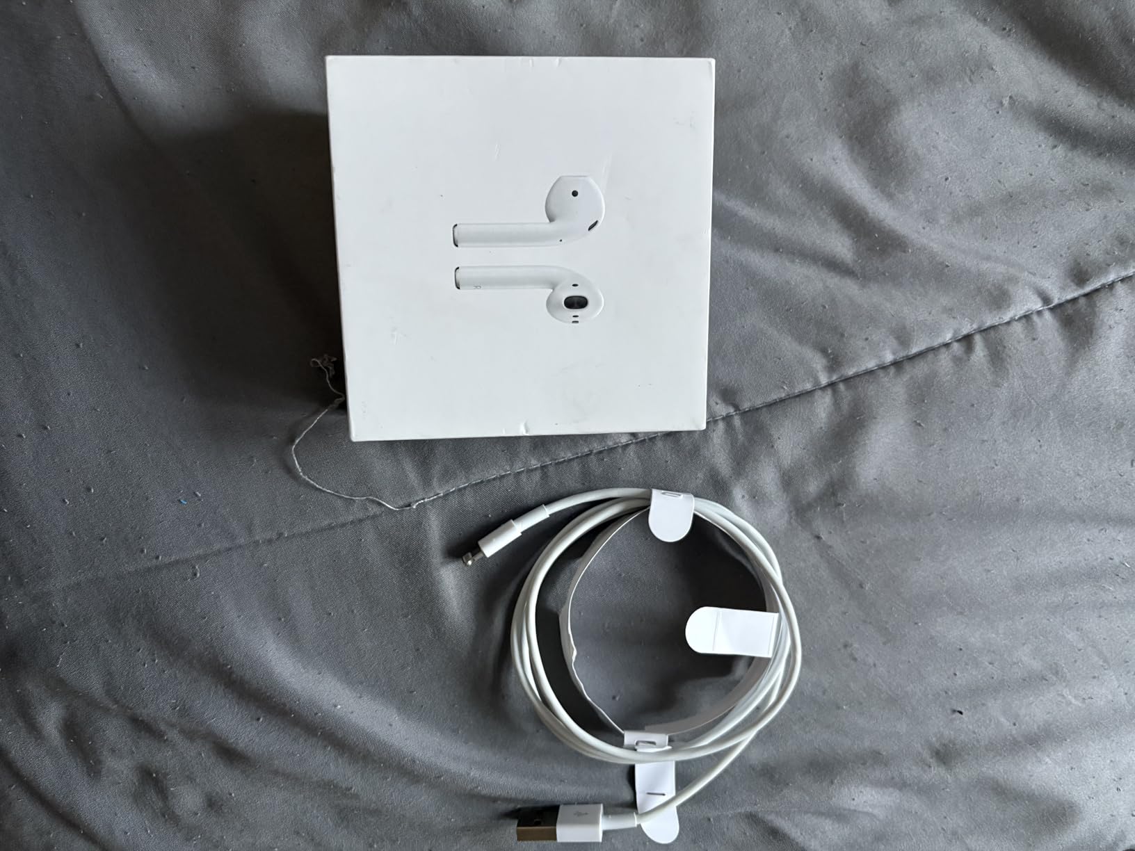 Apple AirPods 2 with Charging Case - White (Renewed) - Customer Photo 2