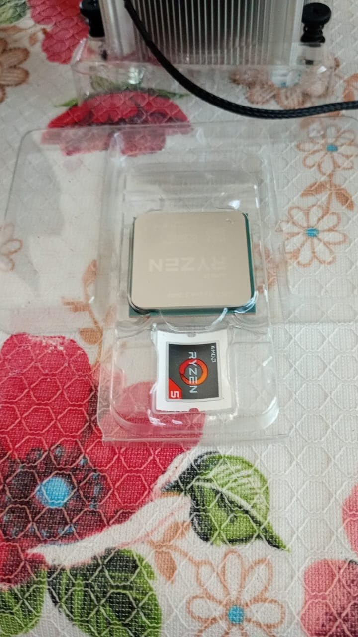 AMD Ryzen 5 3600 6-Core, 12-Thread Unlocked Desktop Processor with Wraith Stealth Cooler - Customer Photo 4