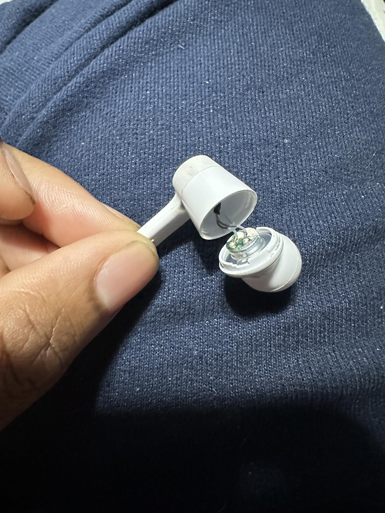 Belkin SoundForm Wired Earbuds with USB-C Connector, In-Ear Earphones w/ Microphone - USB-C Headphones for iPhone 15, iPad Mini, Galaxy S24, Google Pixel, Android, and More - Black - Customer Photo 4