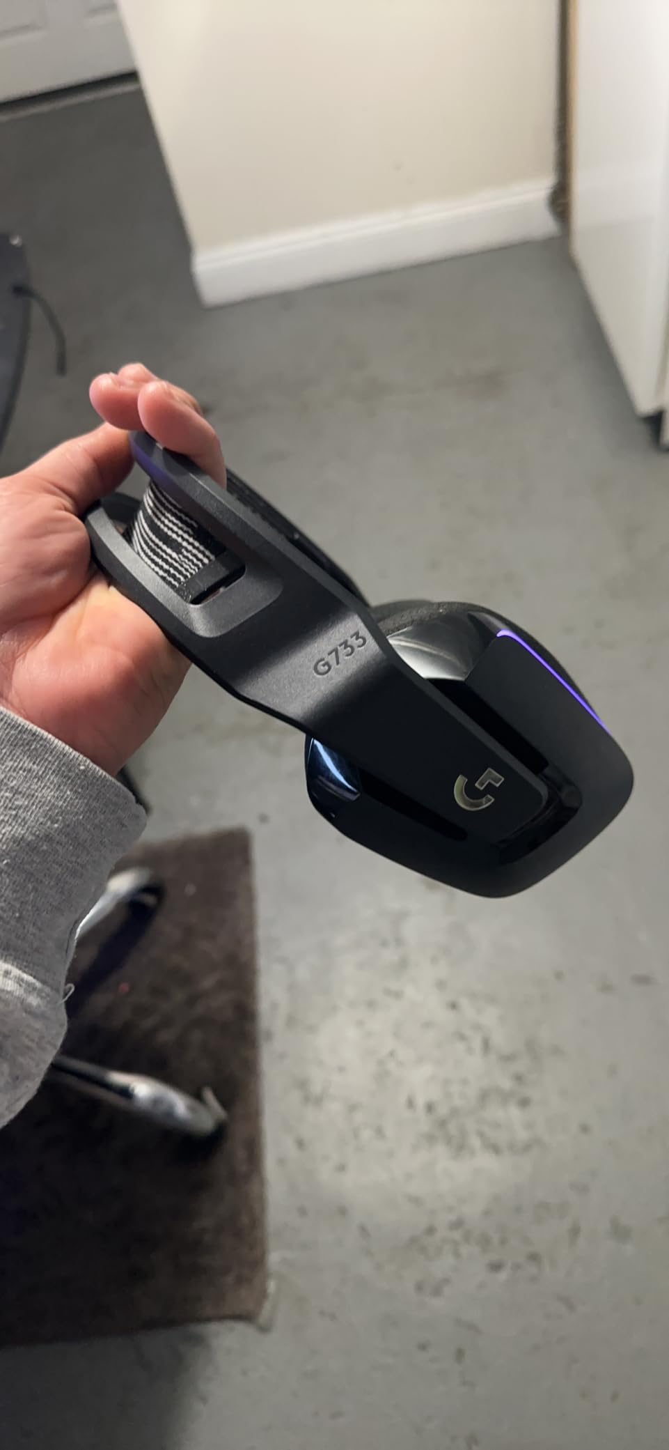 Logitech G733 Lightspeed Wireless Gaming Headset with Suspension Headband, LIGHTSYNC RGB, Blue VO!CE Mic Technology and PRO-G Audio Drivers, Lightweight, 29 Hour Battery Life, 20m Range - Lilac - Customer Photo 2