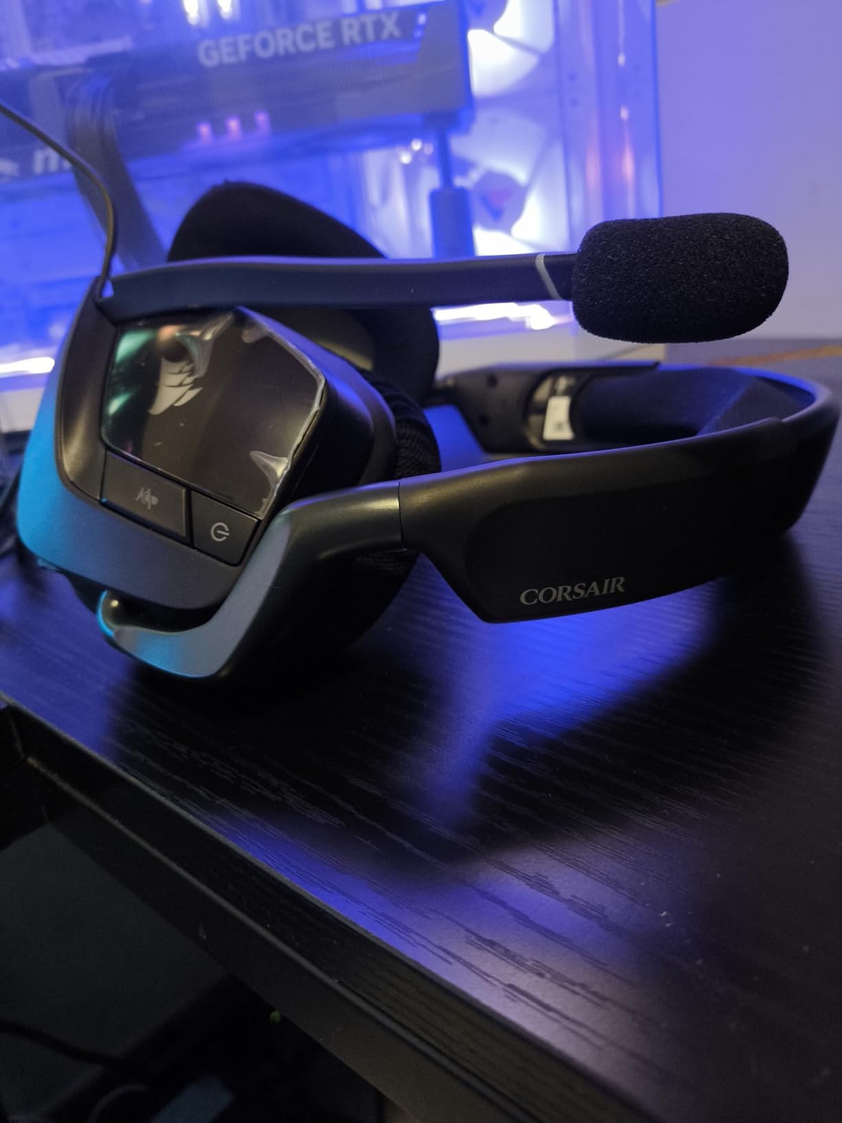 CORSAIR VOID RGB ELITE Wireless Gaming Headset – 7.1 Surround Sound – Omni-Directional Microphone – Microfiber Mesh Earpads – Up to 40ft Range – iCUE Compatible – PC, Mac, PS5, PS4 – Carbon - Customer Photo 2