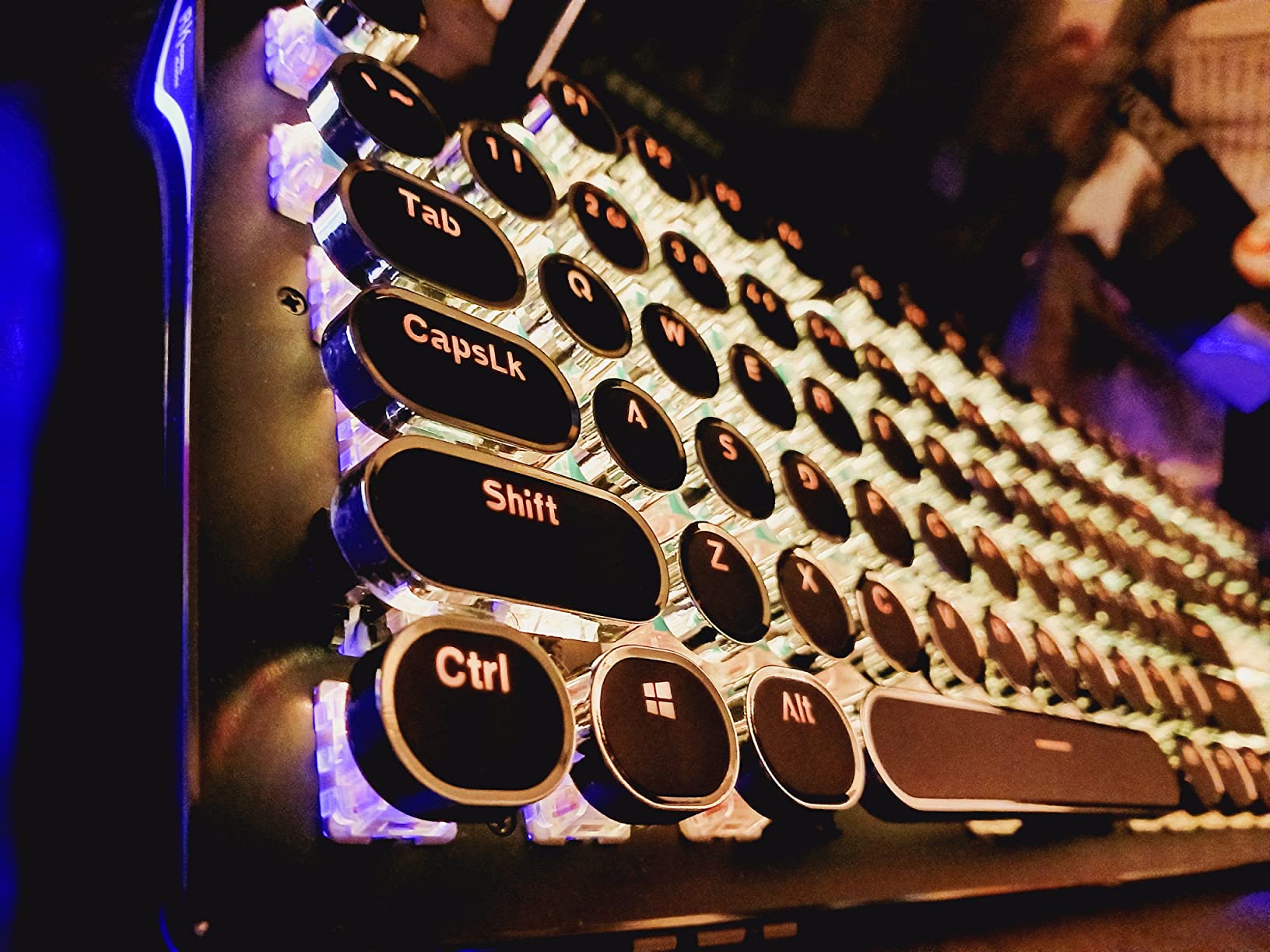 RK ROYAL KLUDGE S108 Typewriter Keyboard, Retro Mechanical Gaming Keyboard Wired 108 Keys with RGB Backlit Sidelight, Detachable Wrist Rest, Round Keycaps Blue Switches - Black - Customer Photo 1