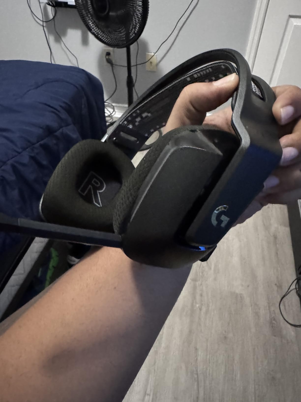 Logitech G733 Lightspeed Wireless Gaming Headset, Suspension Headband, Lightsync RGB, Blue VO!CE Mic, PRO-G Audio – Black, Gaming Headset Wireless, PC, PS5, PS4, Switch Compatible - Customer Photo 1