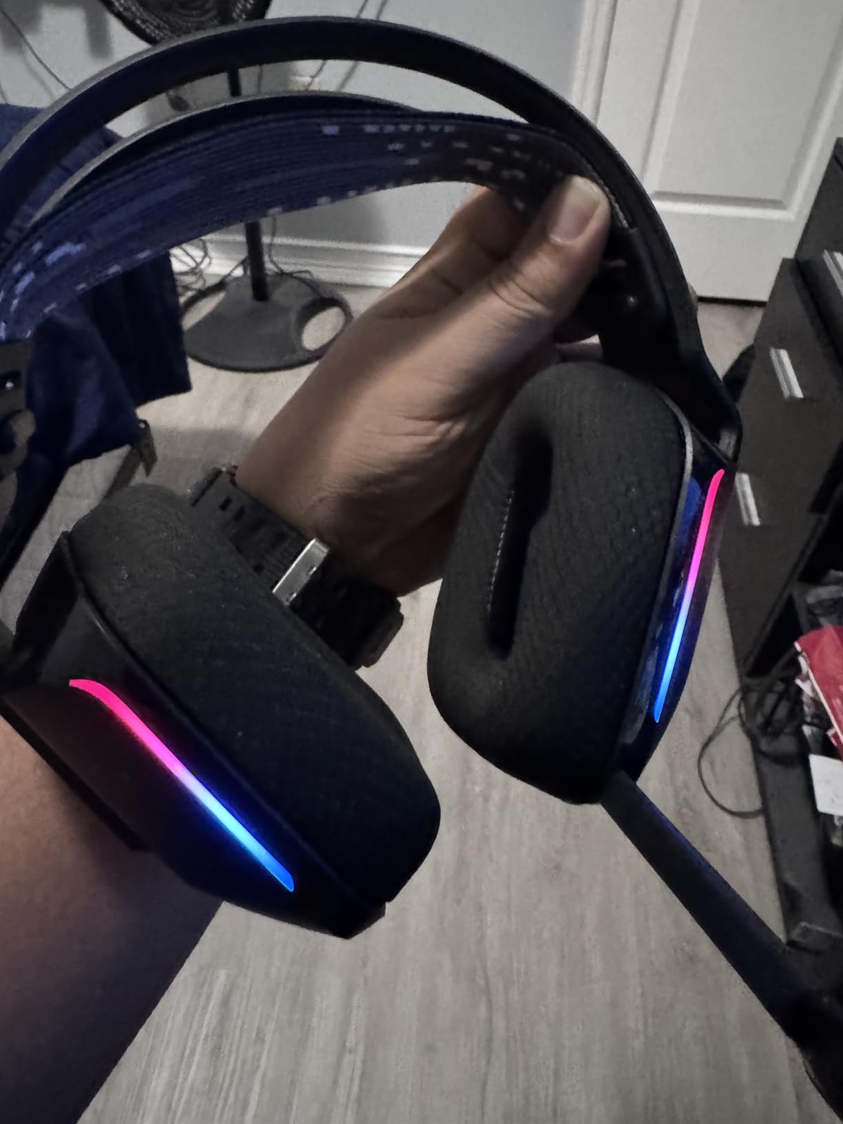 Logitech G733 Lightspeed Wireless Gaming Headset, Suspension Headband, Lightsync RGB, Blue VO!CE Mic, PRO-G Audio – Black, Gaming Headset Wireless, PC, PS5, PS4, Switch Compatible - Customer Photo 2