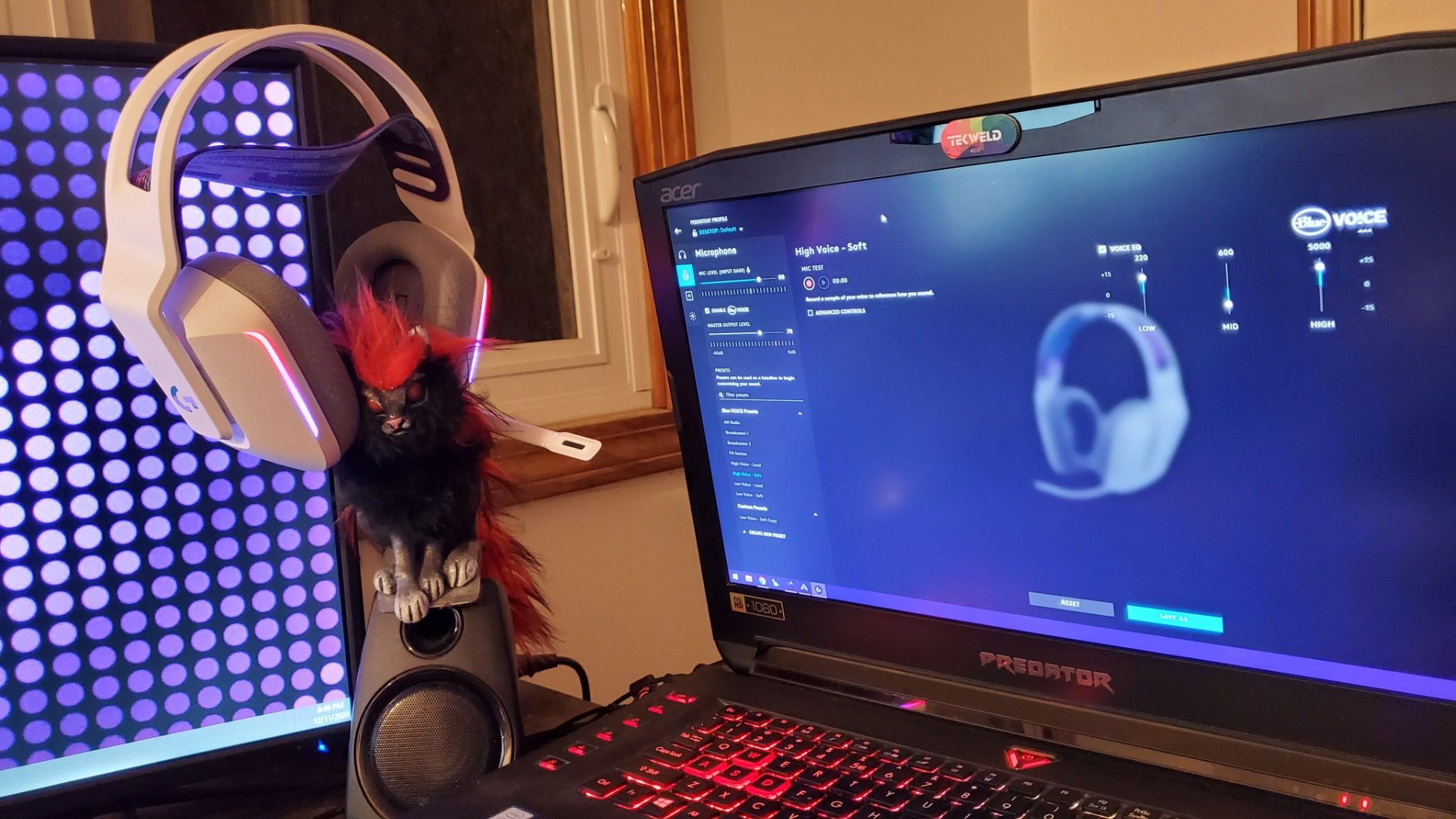 Logitech G733 Lightspeed Wireless Gaming Headset, Suspension Headband, Lightsync RGB, Blue VO!CE Mic, PRO-G Audio – Black, Gaming Headset Wireless, PC, PS5, PS4, Switch Compatible - Customer Photo 3