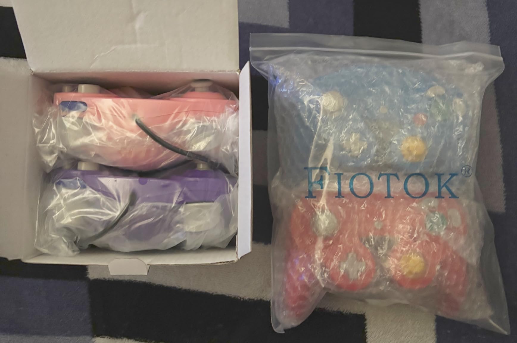 FIOTOK Gamecube Controller, Classic Wired Controller for Wii Nintendo Gamecube (Blue & Red-2Pack) - Customer Photo 1