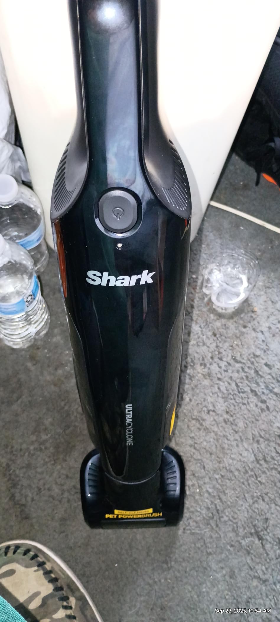 Shark UltraCyclone Pet Pro Plus Cordless Hand Vacuum, Powerful Suction, Handheld Vacuum for Car & Home, Pet Power Brush, Crevice Tool, Scrubbing Brush, XL Dust Cup, Black, CH951 - Customer Photo 1