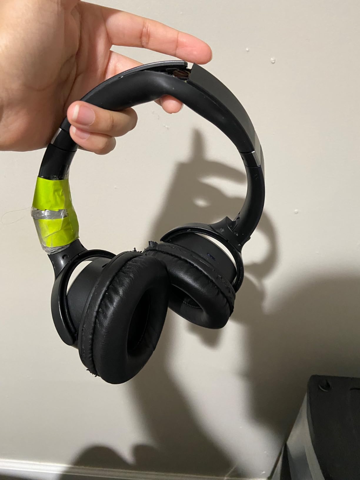 Avantree Ensemble - Wireless Headphones for TV Watching for Seniors with Clear Voice, Easy Setup & Charging Dock, 35H Play Time, Comfortable, Works with Optical, AUX & Bluetooth TVs - Customer Photo 2