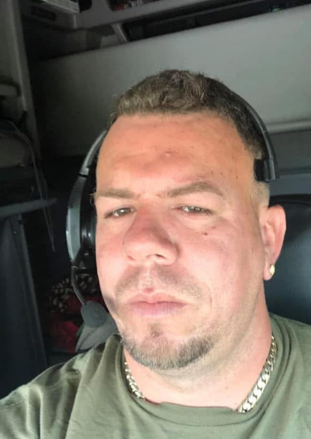 BlueParrott B450-XT Mono Bluetooth Wireless Headphones 96% Noise Canceling Over Head Trucker Headset with Mic, All Day Comfort Padded Headband, 300 ft. Wireless Range, 24 hrs. Talk Time, Black - Customer Photo 1