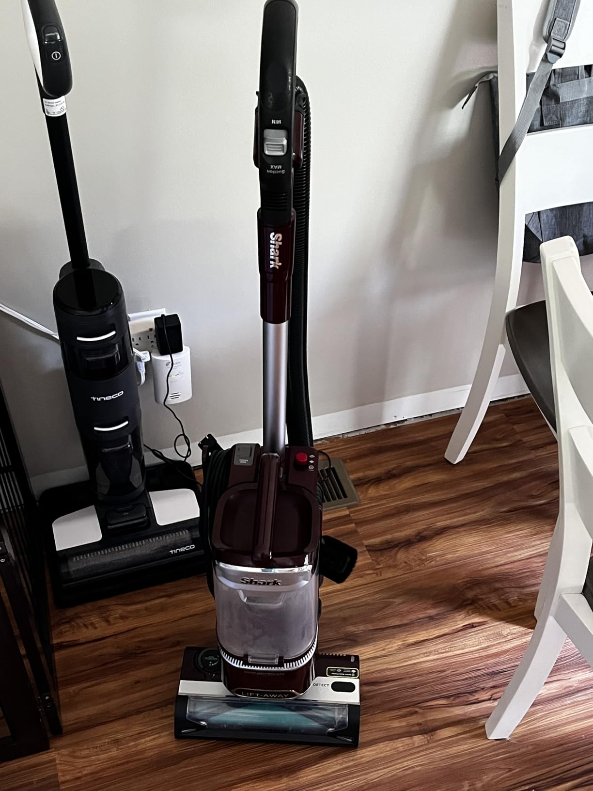 Shark | Upright Vacuum Cleaner for Home | Rotator Lift-Away | No Hair Wrap | HEPA Filter | Lightweight Bagless Vacuum for Pet Hair | LED Headlights For Carpets & Hardwood Floors | Silver | LA502 - Customer Photo 4