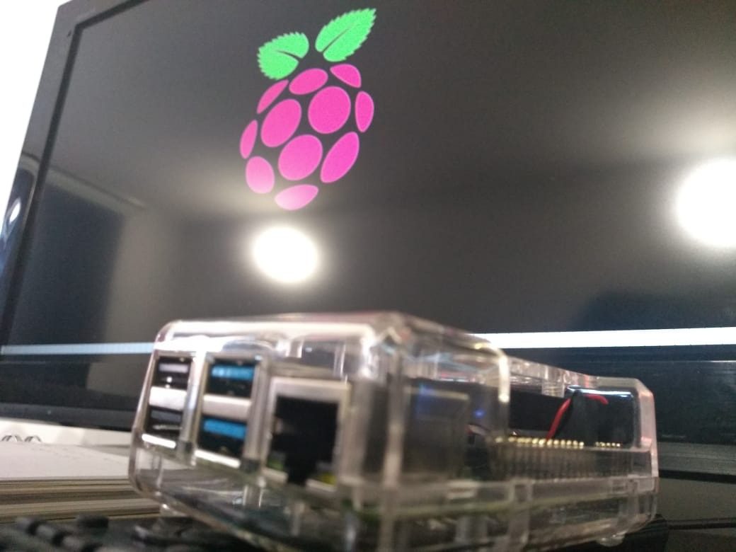Vilros Raspberry Pi 4 Complete Starter Kit- Includes Raspberry Pi 4 Board, Fan Cooled Case, 64GB Preloaded Micro SD Card and More (8GB, Clear Transparent Case) - Customer Photo 2