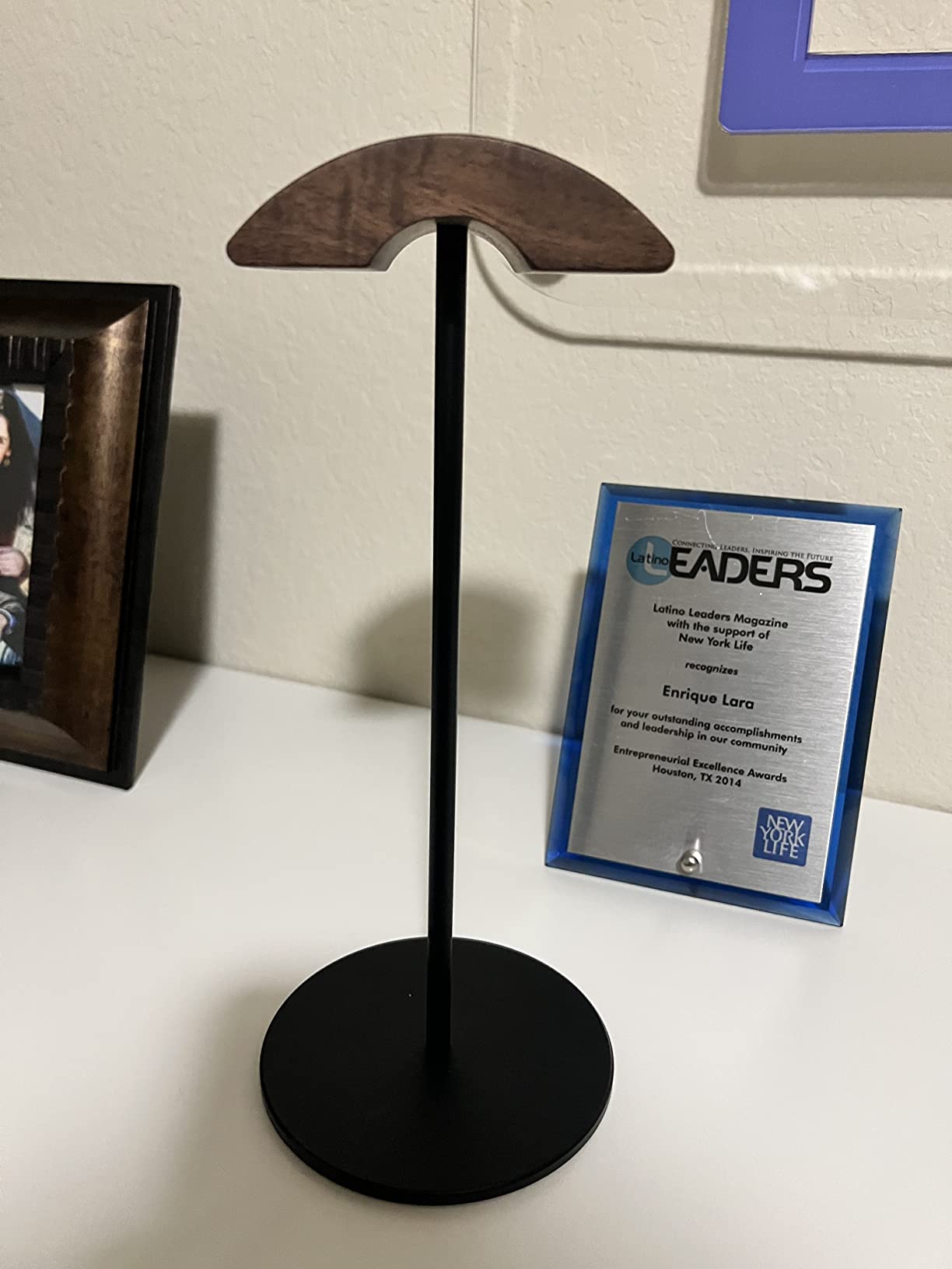 Headphone Stand, Walnut Wood & Aluminum Headset Stand, Nature Walnut Gaming Headset Holder with Solid Heavy Base for All Headphone Sizes (Black) - Customer Photo 2