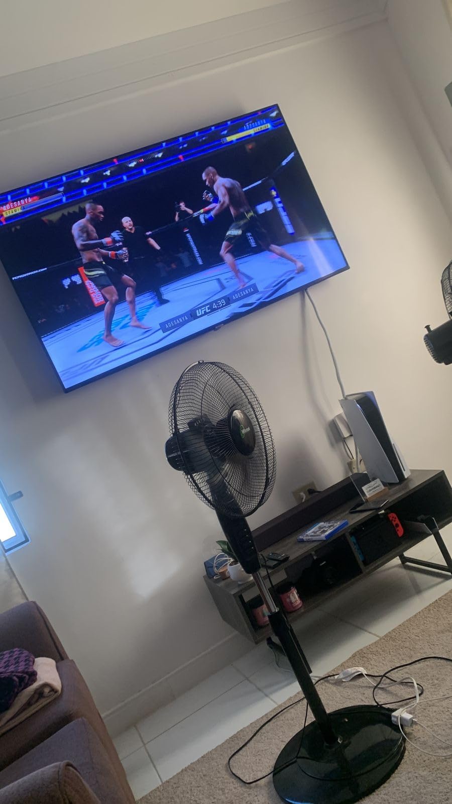 UFC 4 (PS4) - Customer Photo 2
